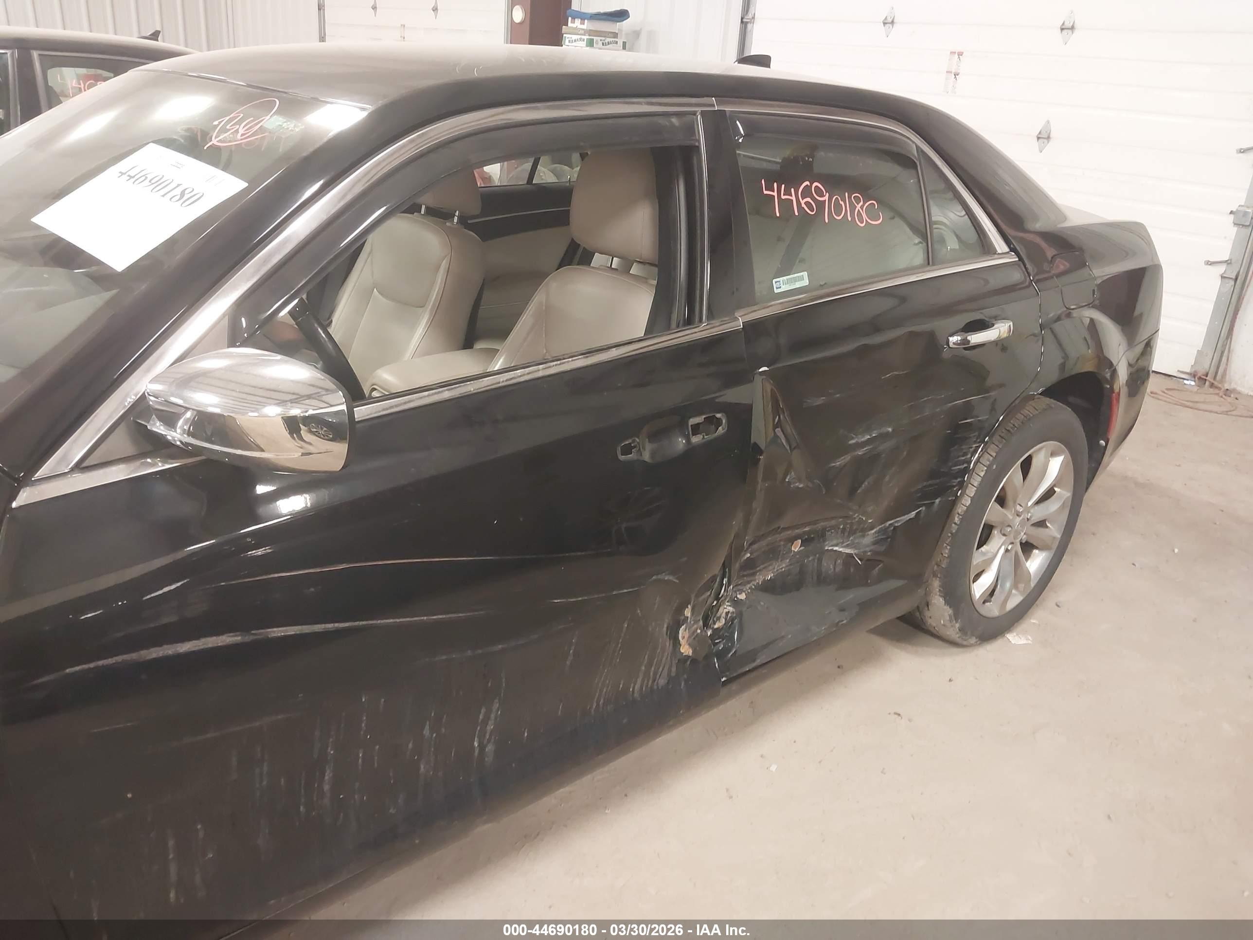 CHRYSLER 300 image 6