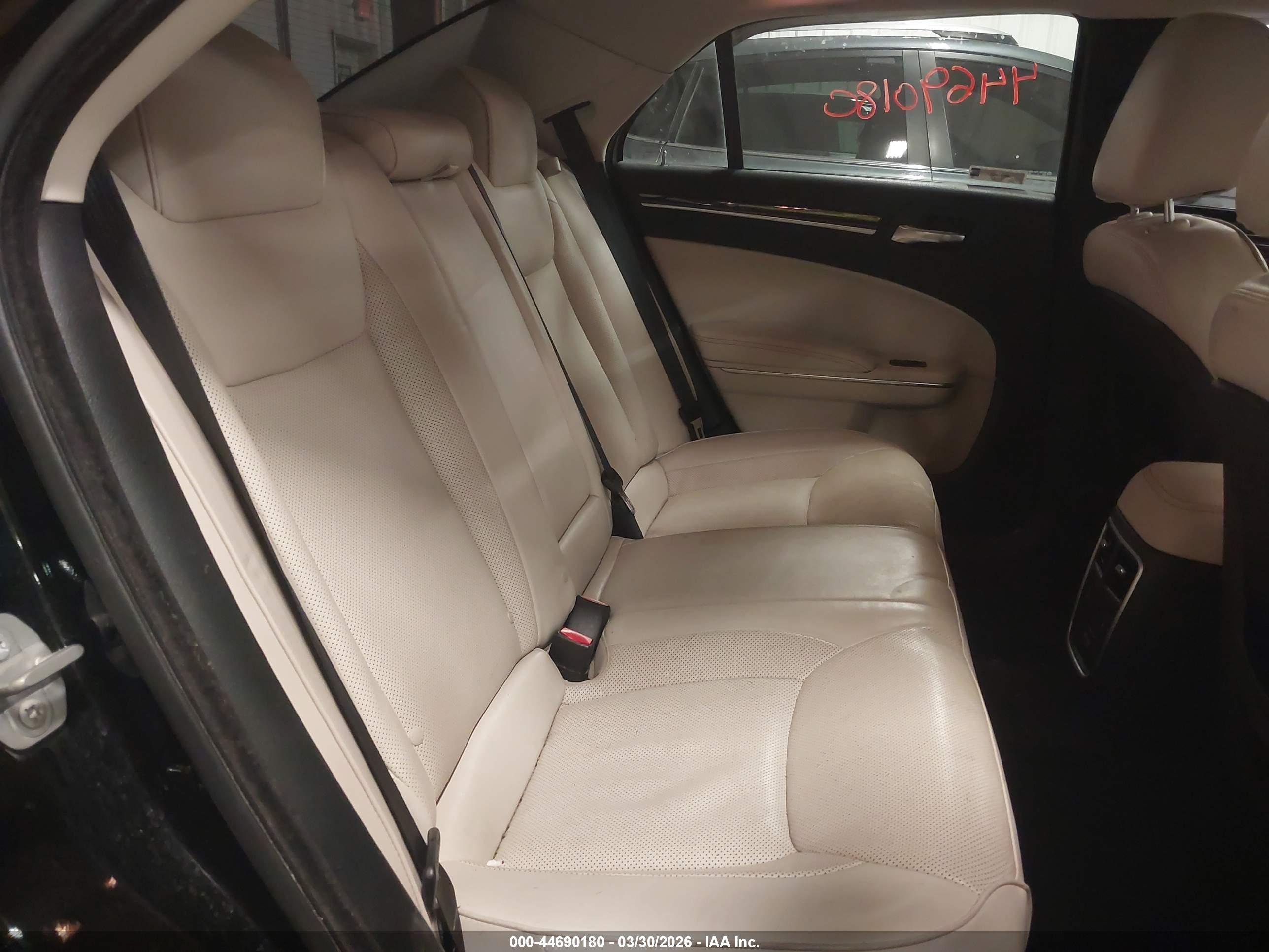 CHRYSLER 300 image 8