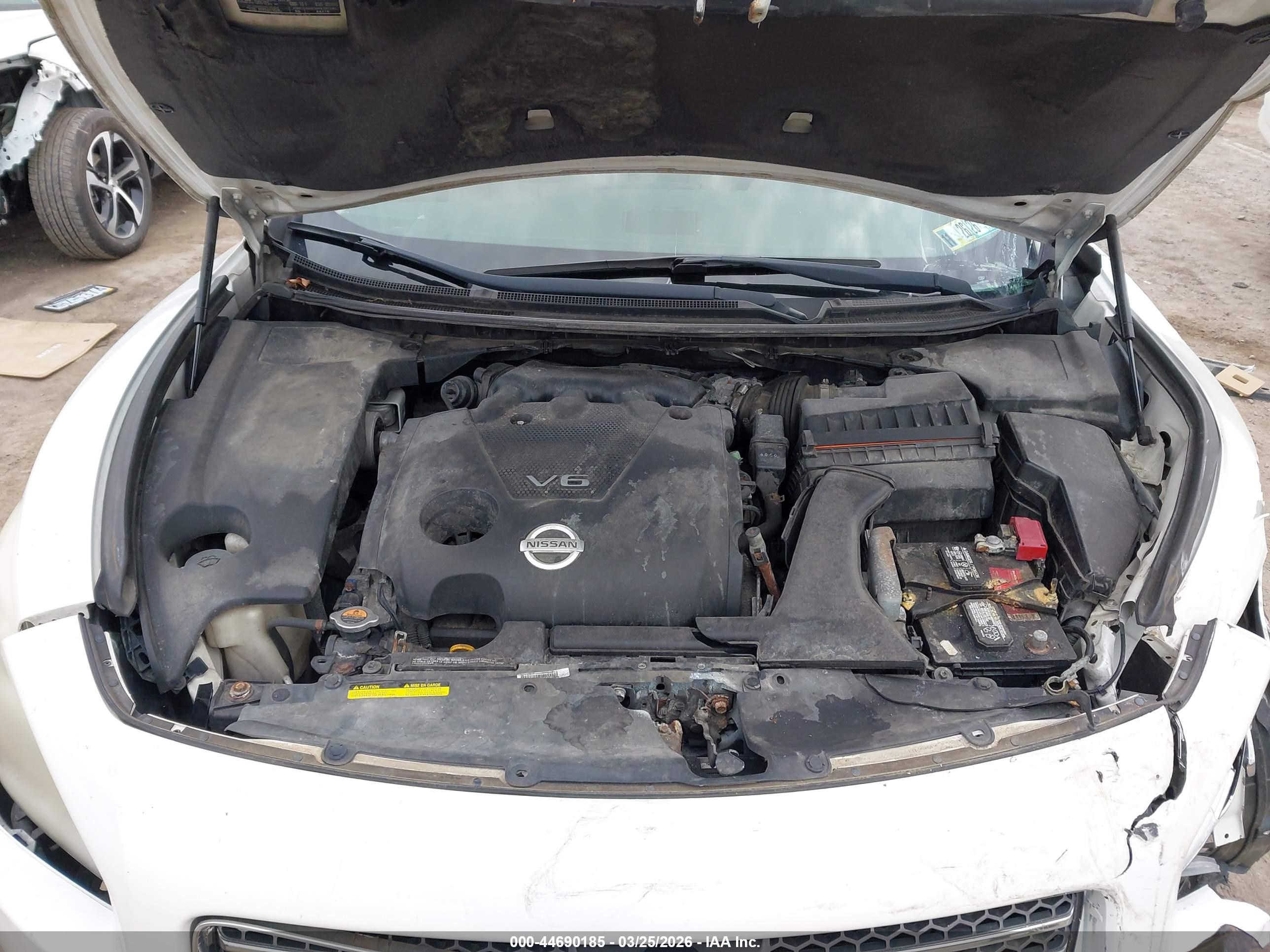 NISSAN MAXIMA image 10