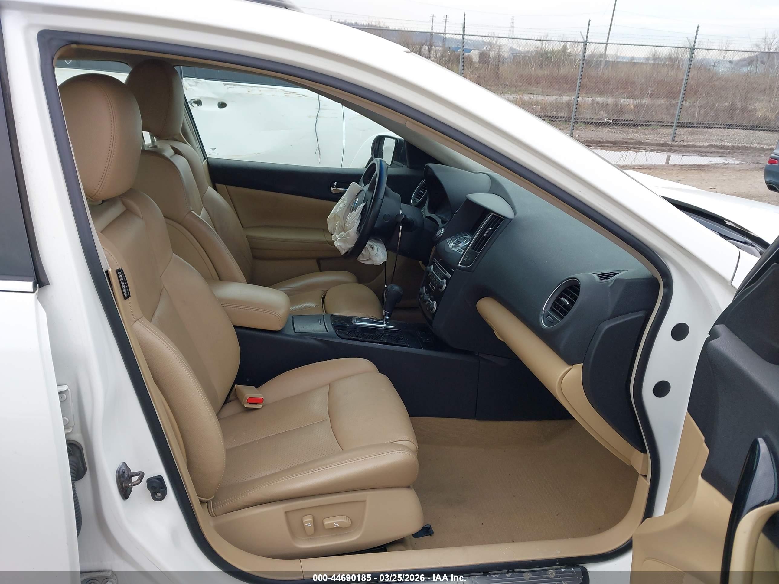 NISSAN MAXIMA image 5