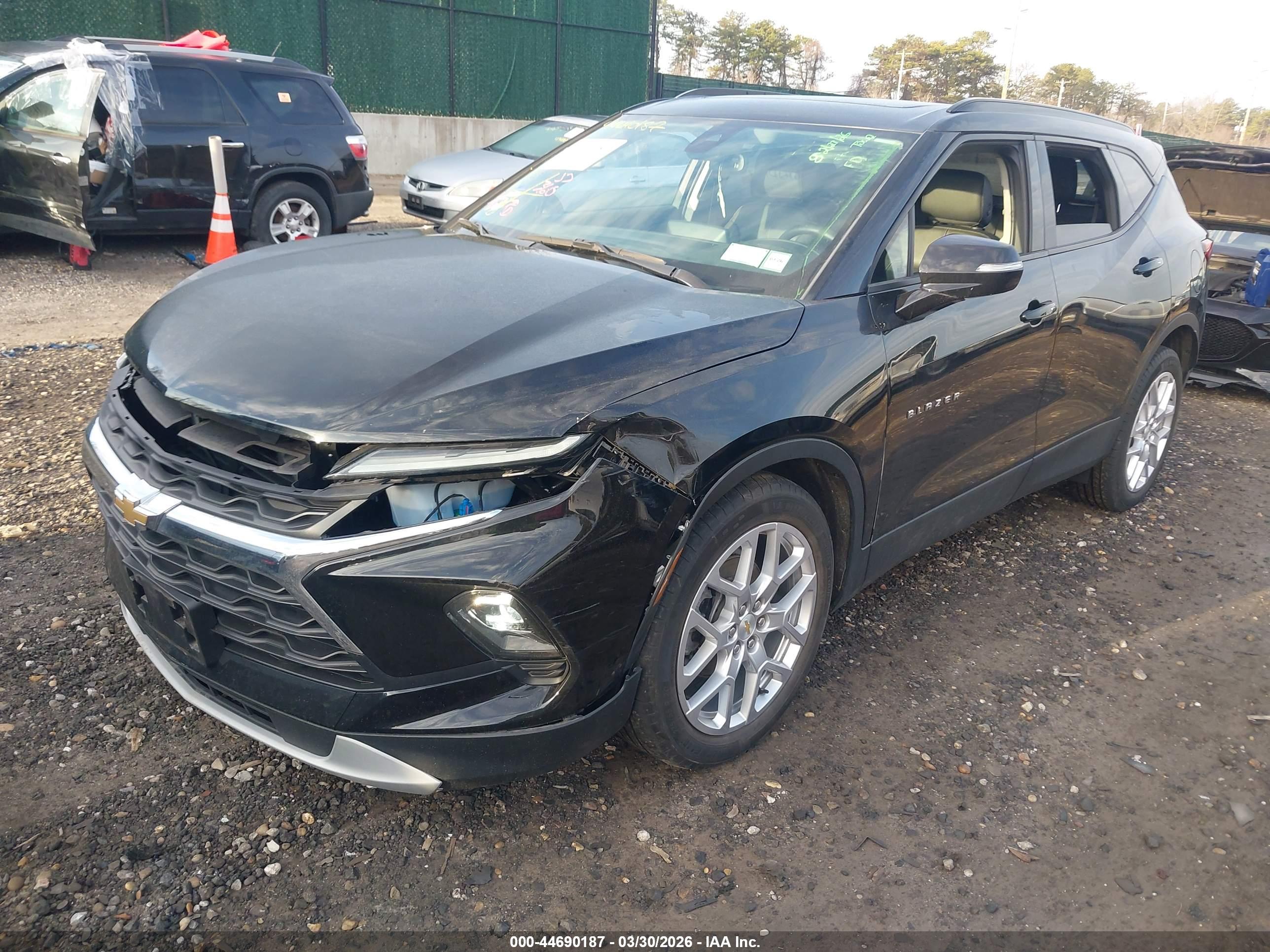 CHEVROLET BLAZER image 2