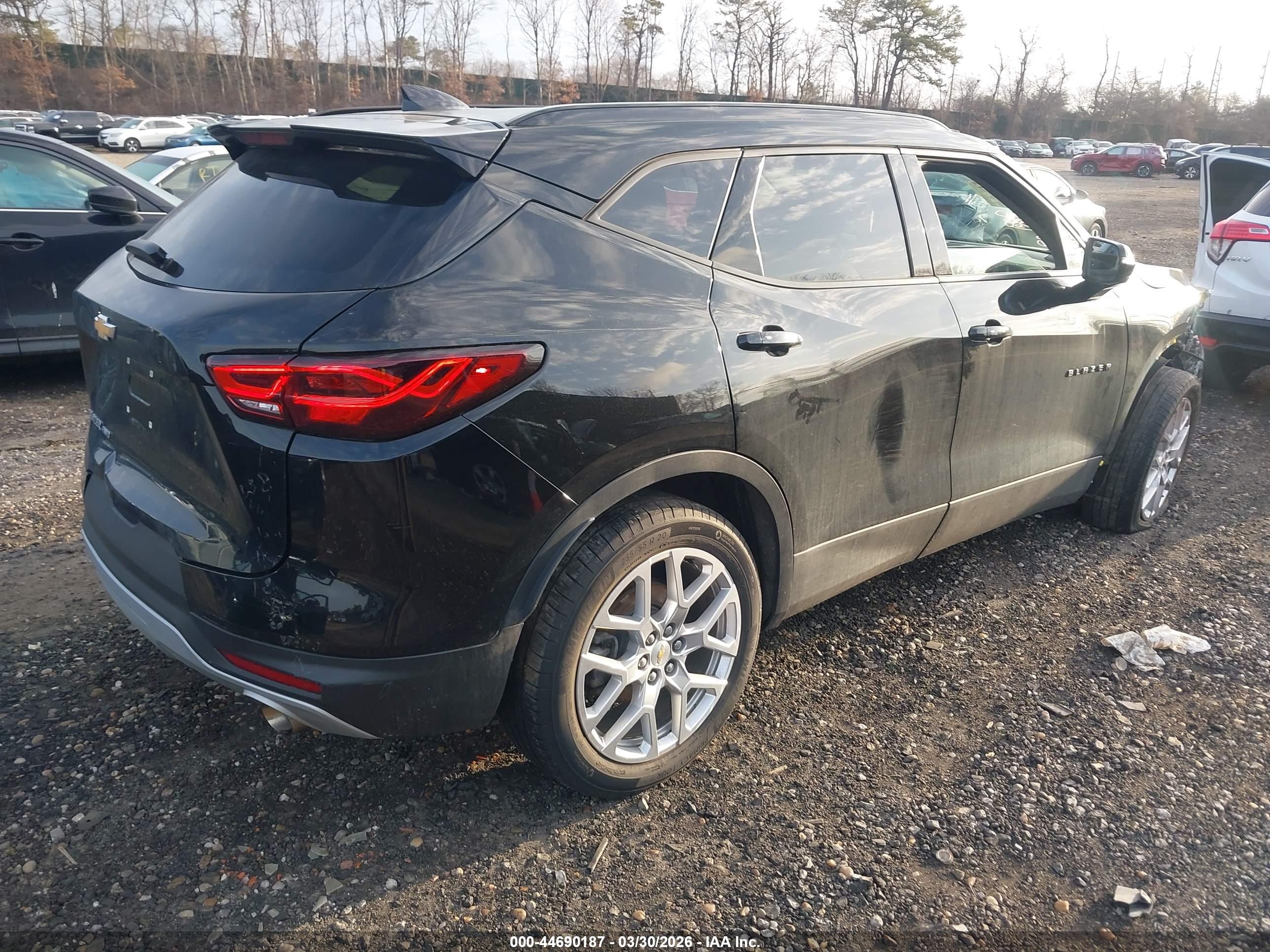 CHEVROLET BLAZER image 4