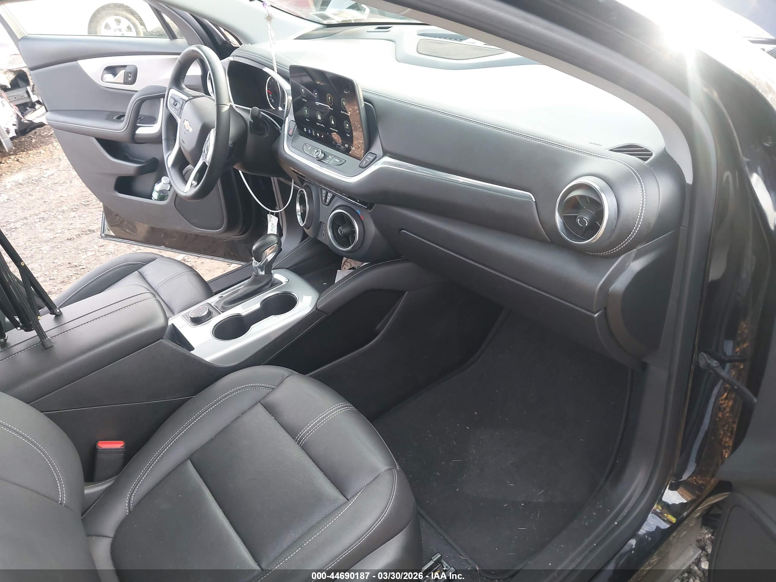 CHEVROLET BLAZER image 5