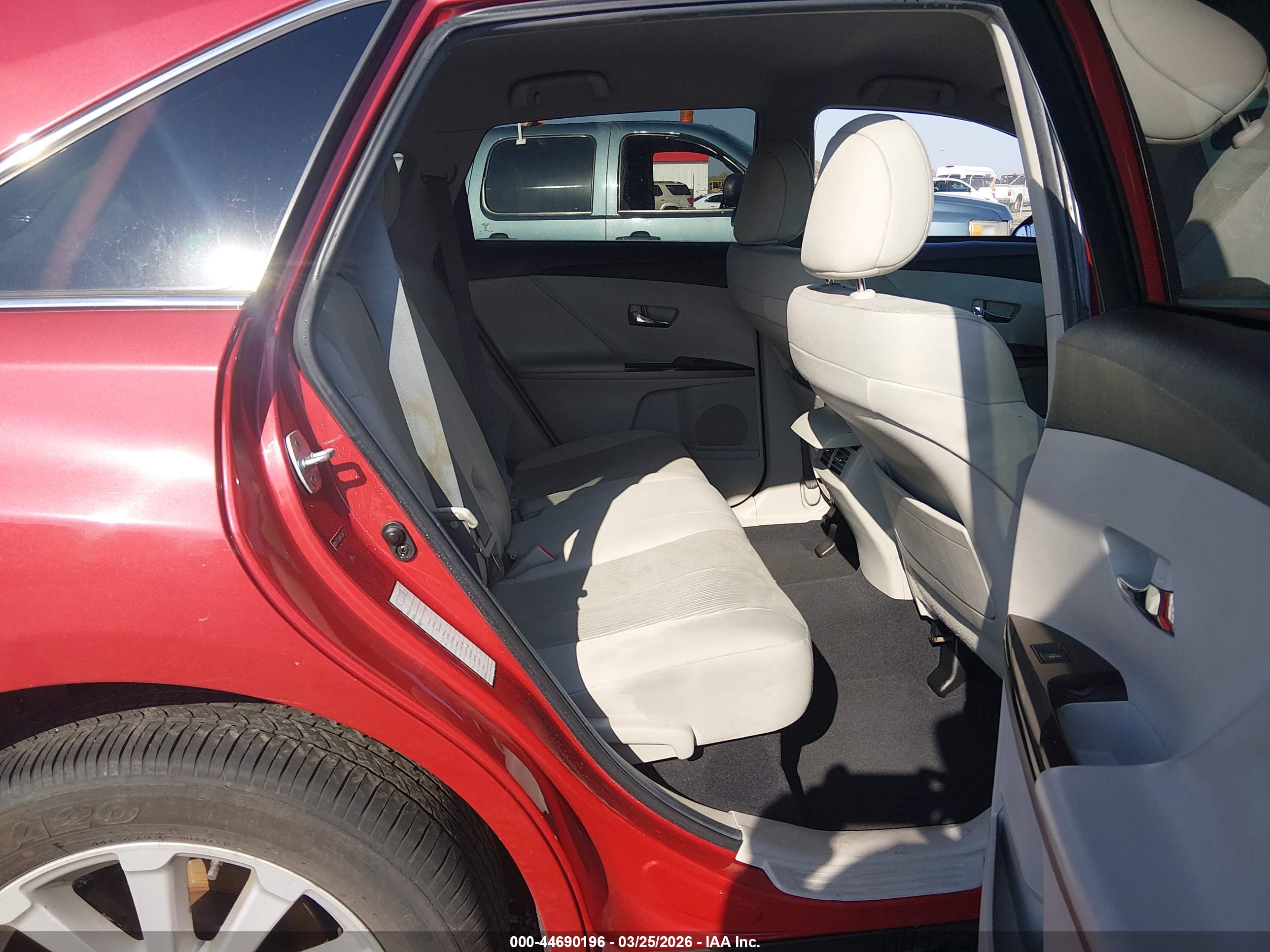 TOYOTA VENZA image 8