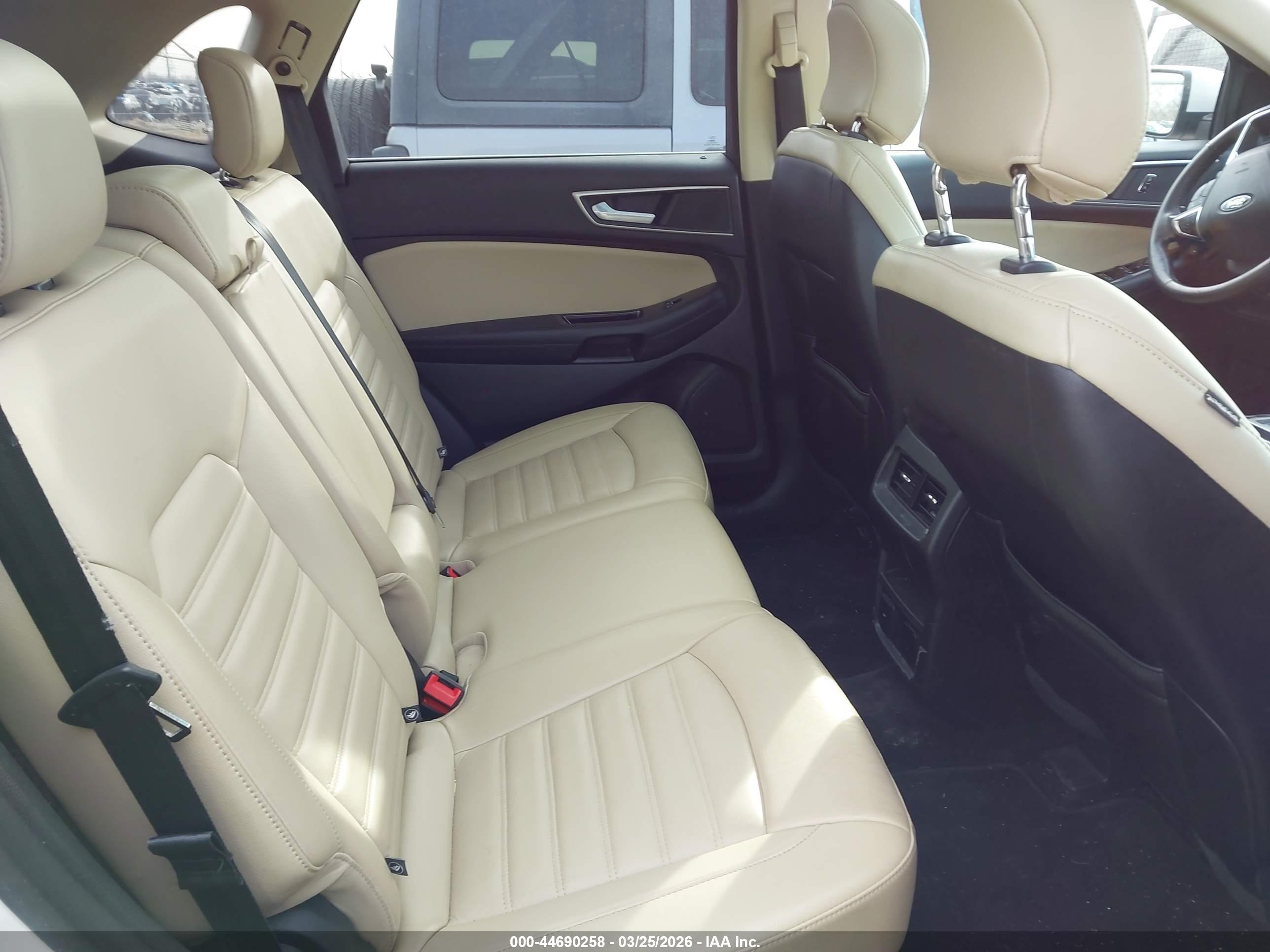 FORD EDGE image 8