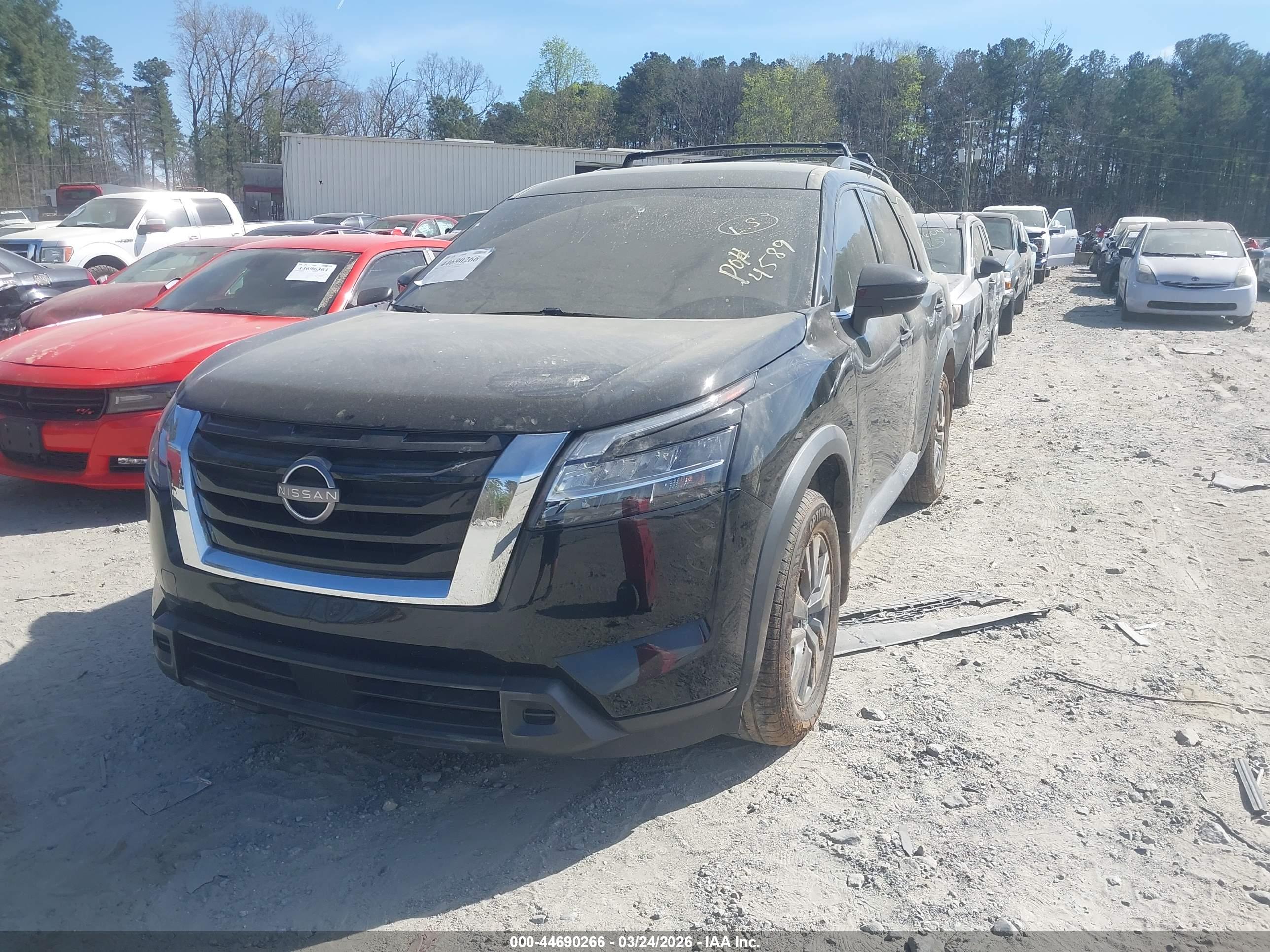 NISSAN PATHFINDER image 2