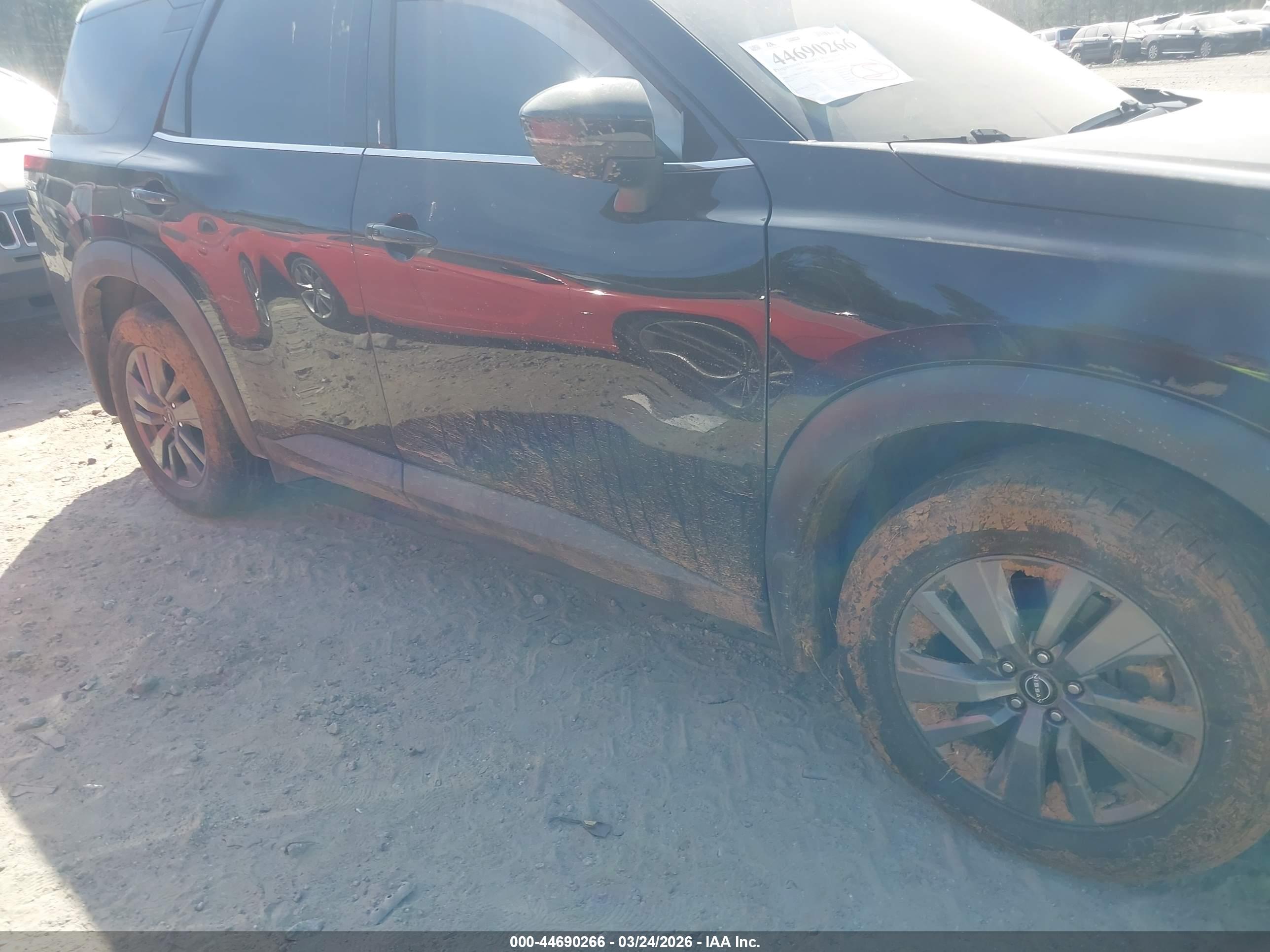 NISSAN PATHFINDER image 6