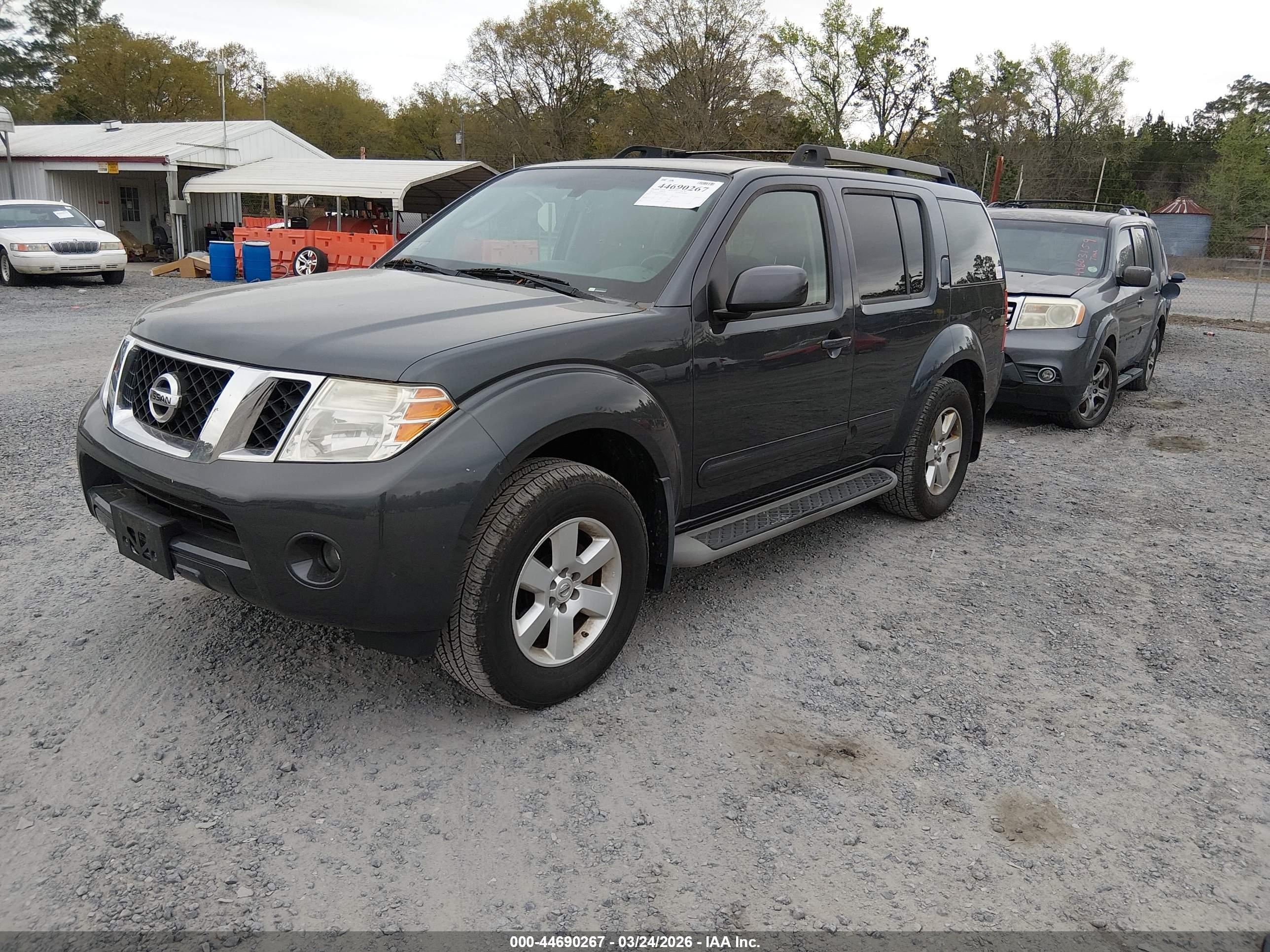 NISSAN PATHFINDER image 2
