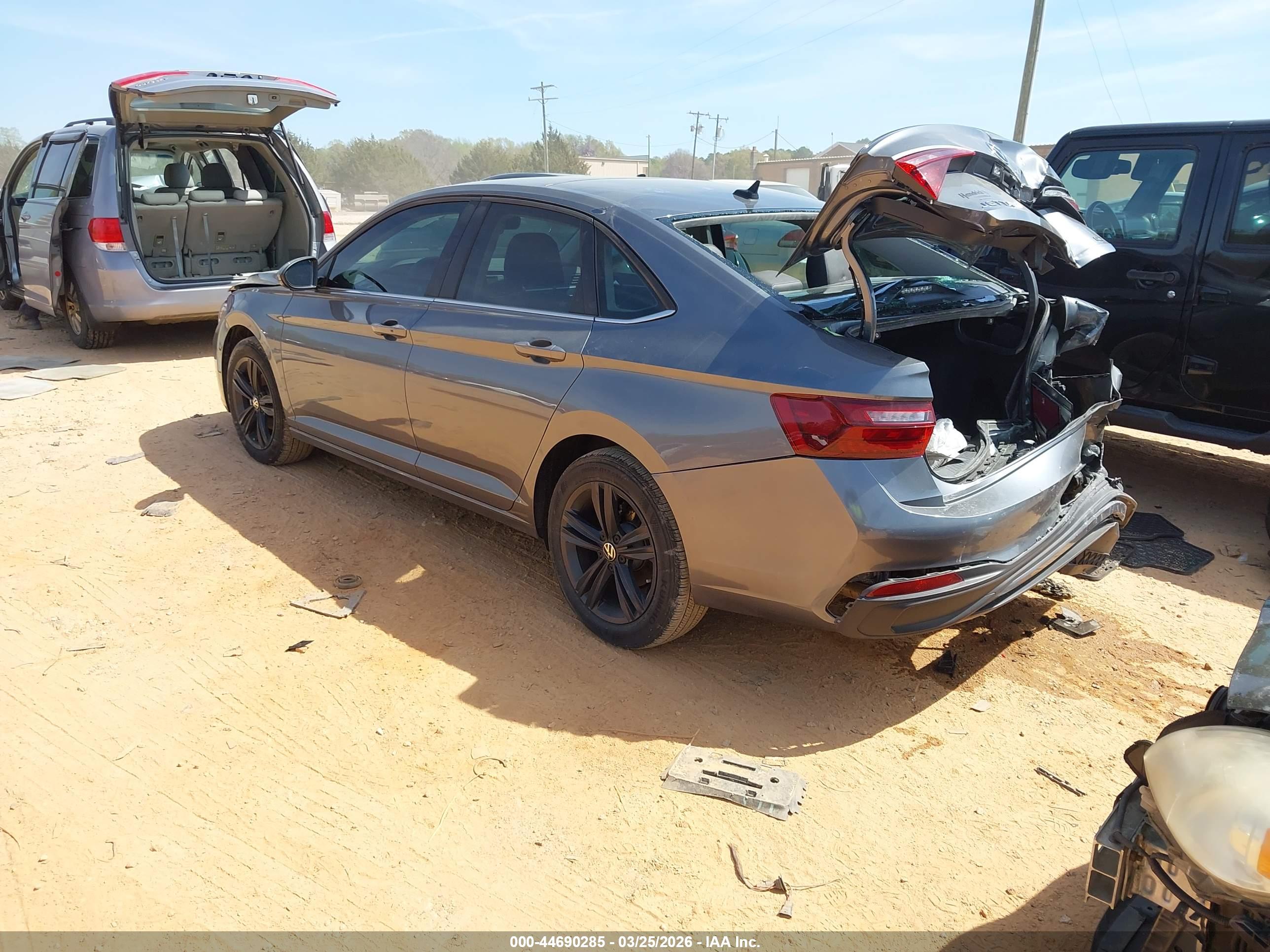 VOLKSWAGEN JETTA image 3