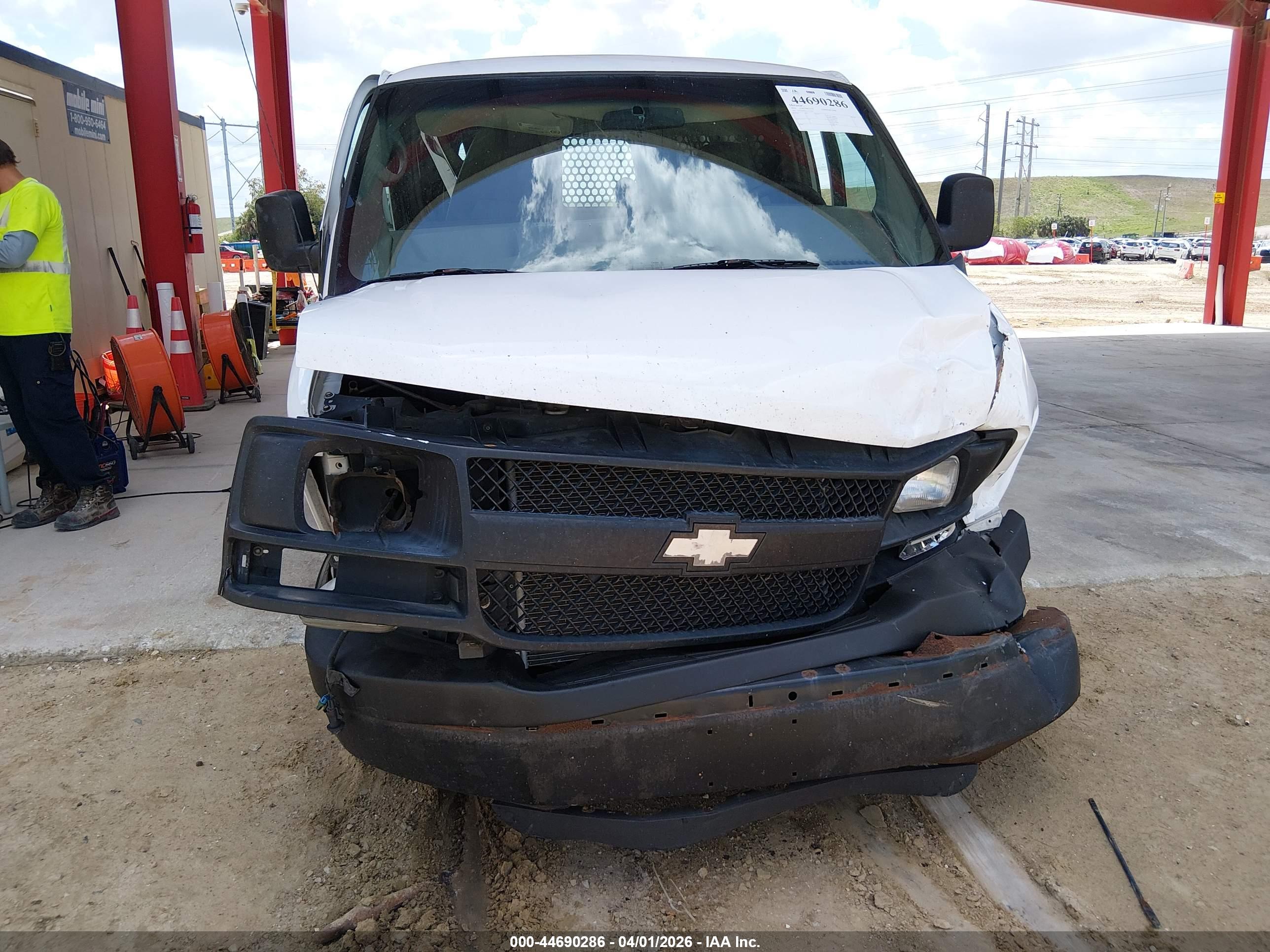CHEVROLET EXPRESS image 6
