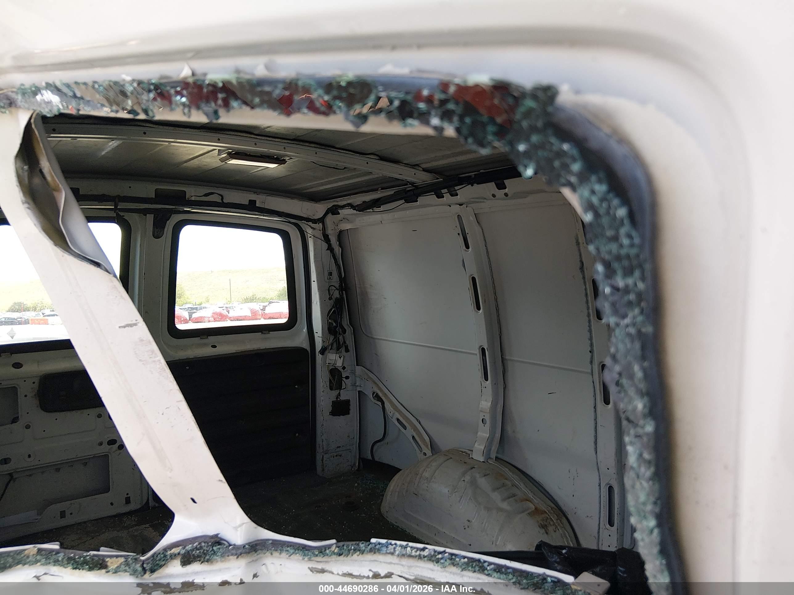CHEVROLET EXPRESS image 8