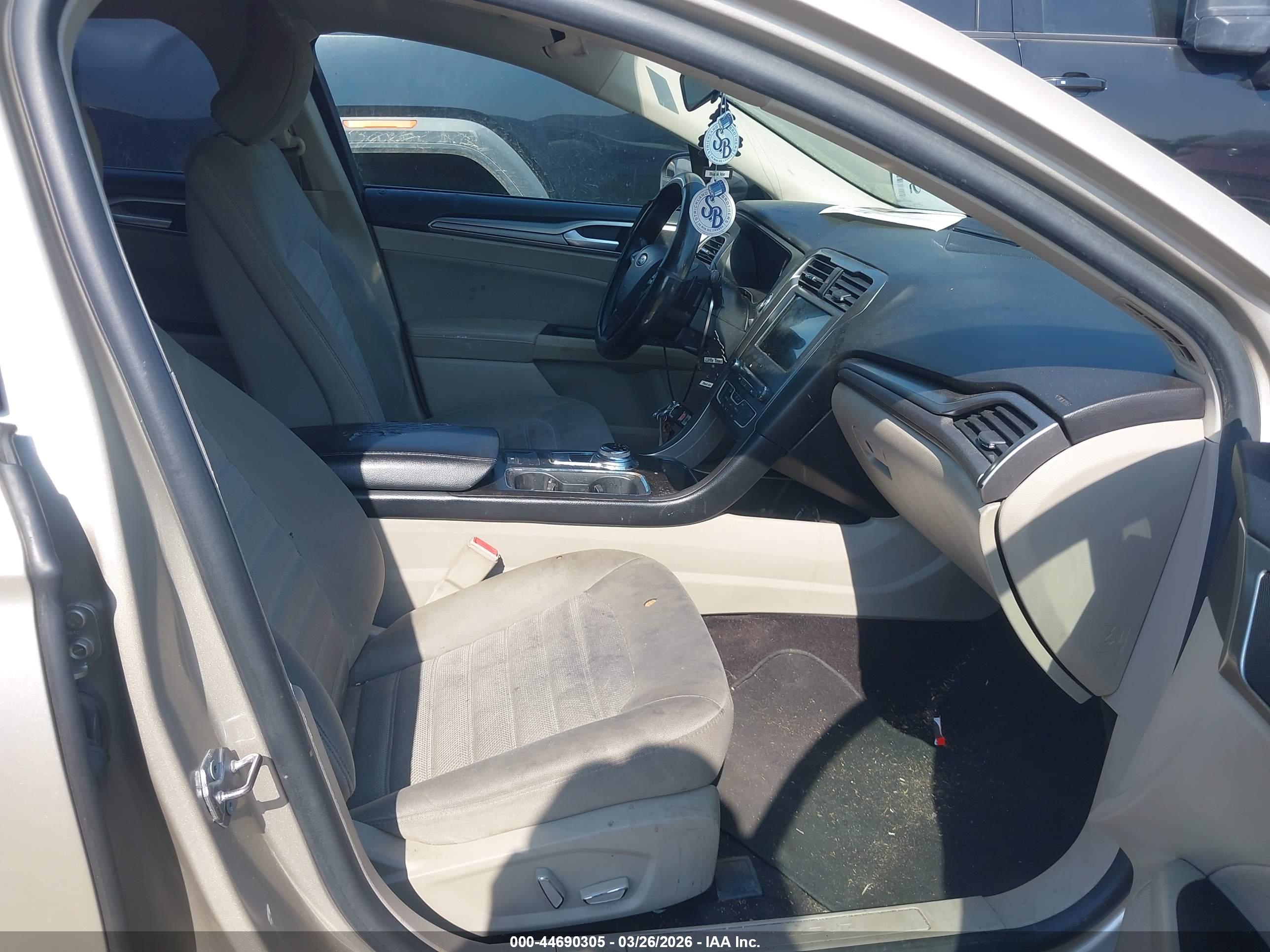 FORD FUSION image 5