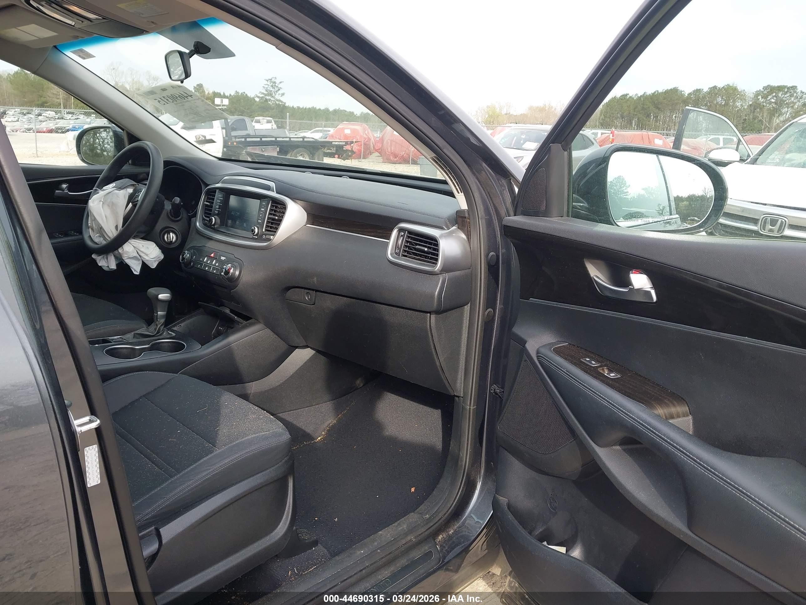 KIA SORENTO image 5