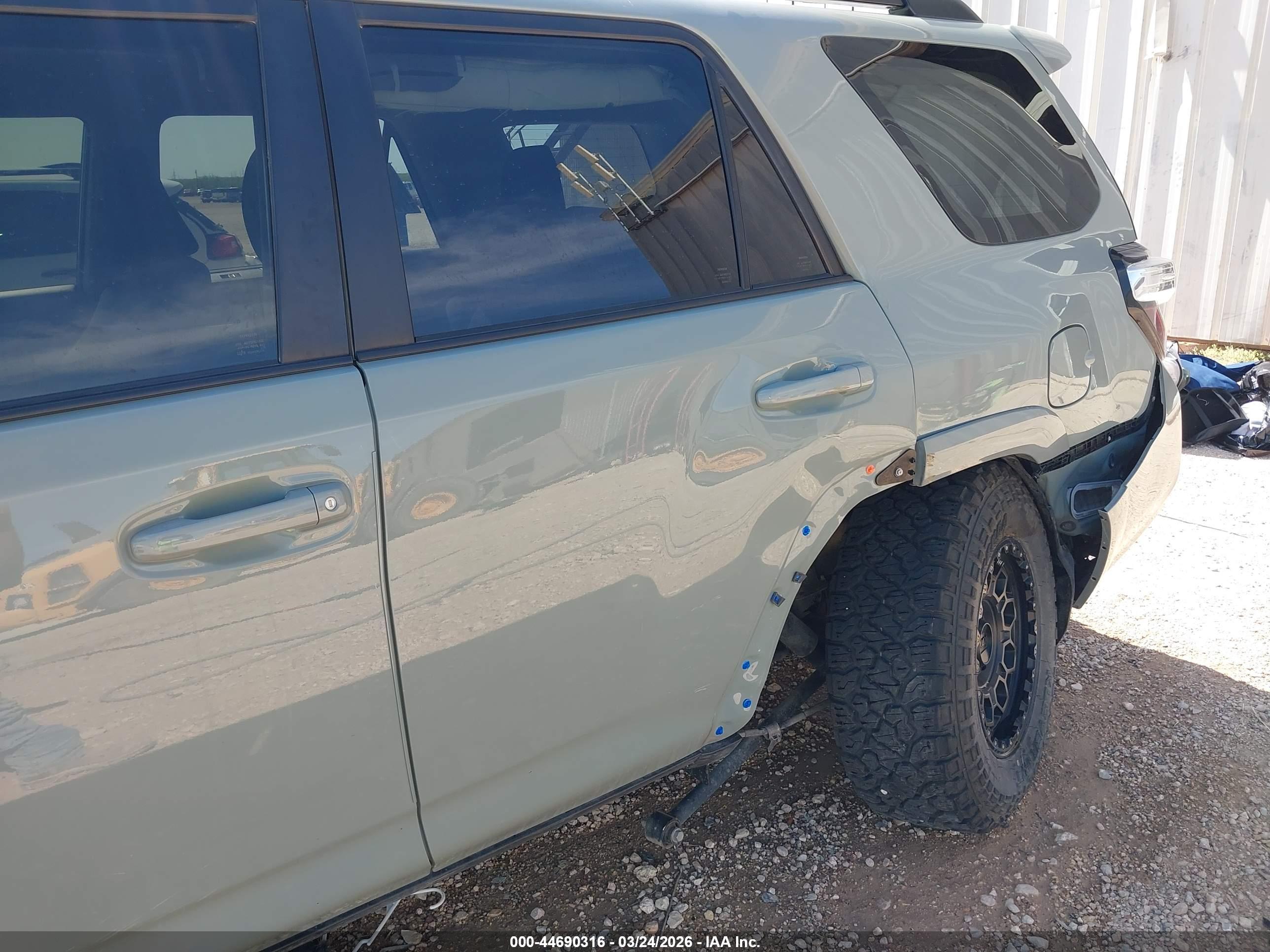 TOYOTA 4RUNNER image 6