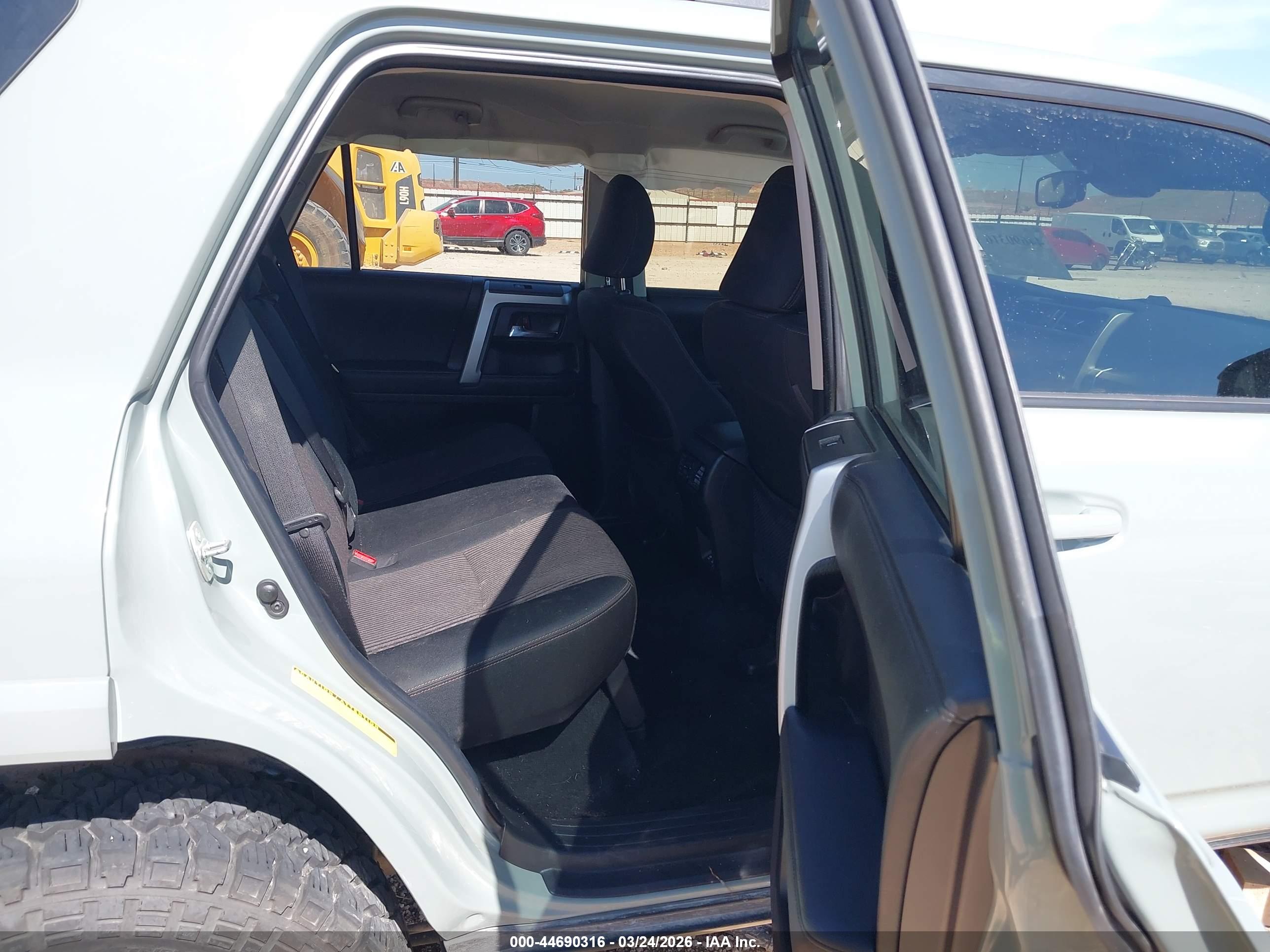TOYOTA 4RUNNER image 8