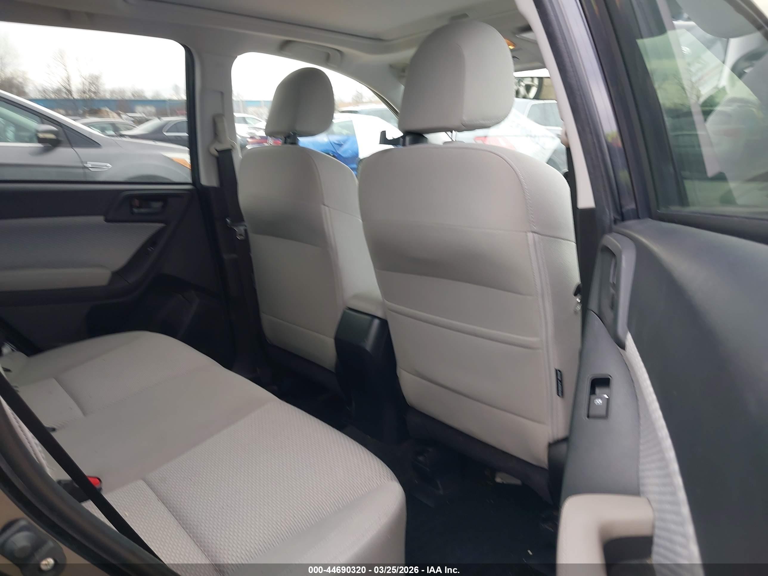 SUBARU FORESTER image 8
