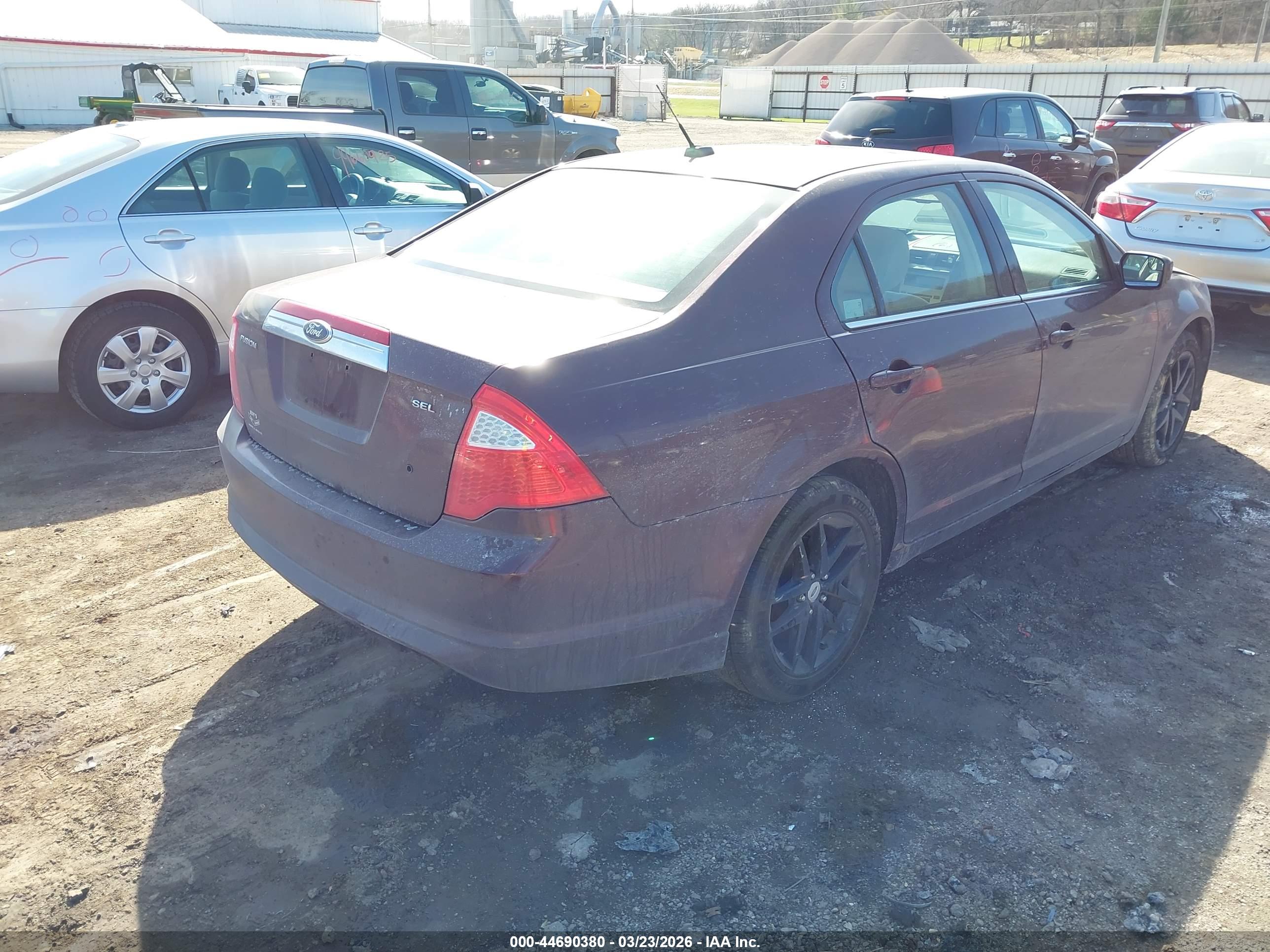FORD FUSION image 4