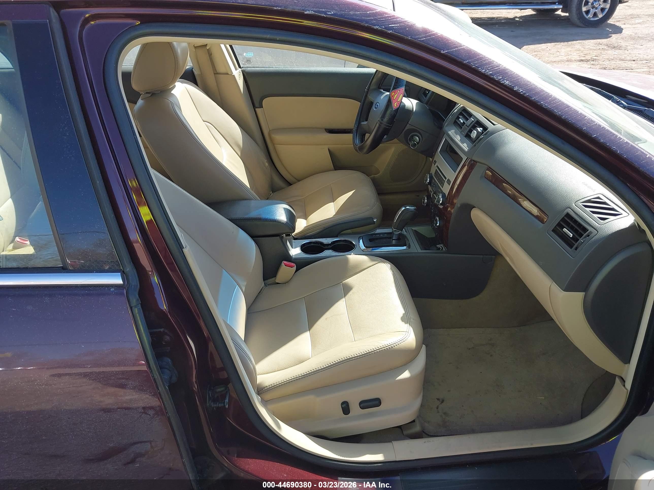 FORD FUSION image 5