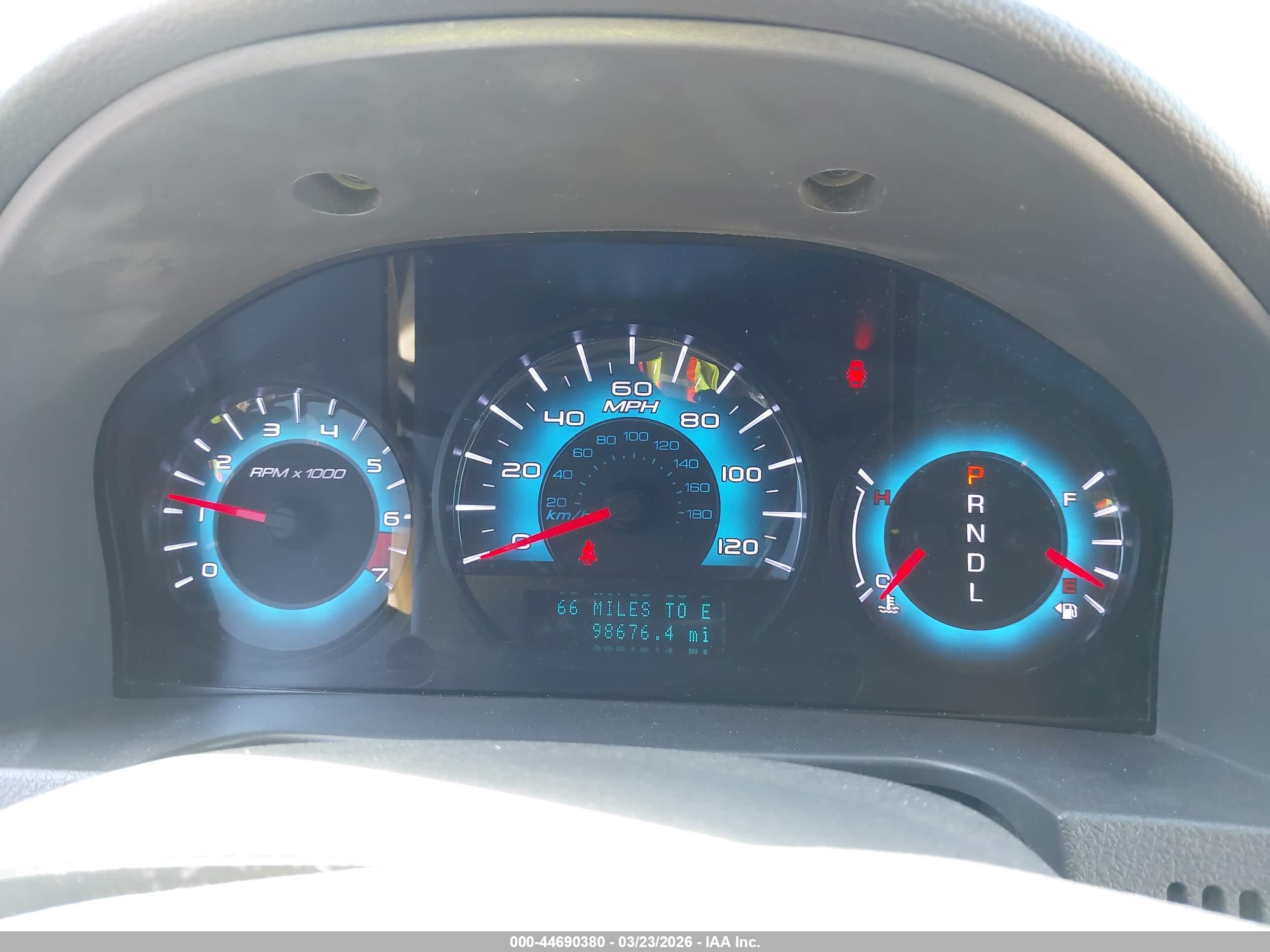 FORD FUSION image 7
