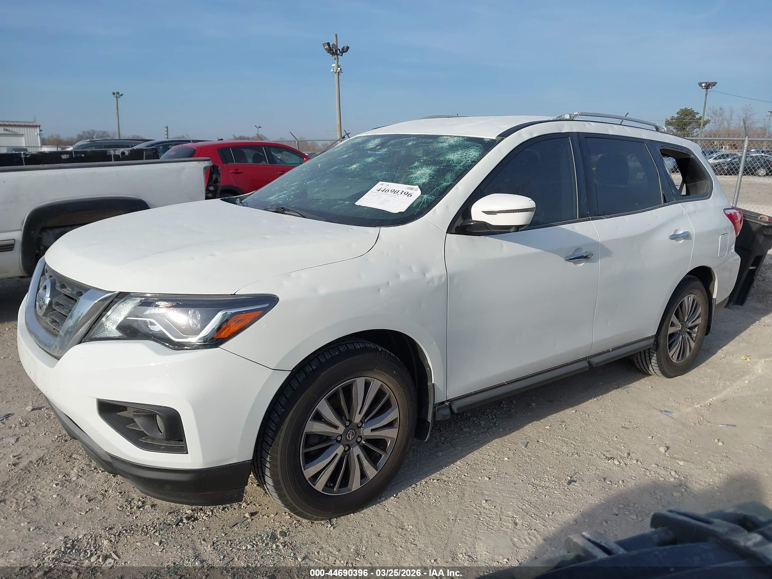 NISSAN PATHFINDER image 2