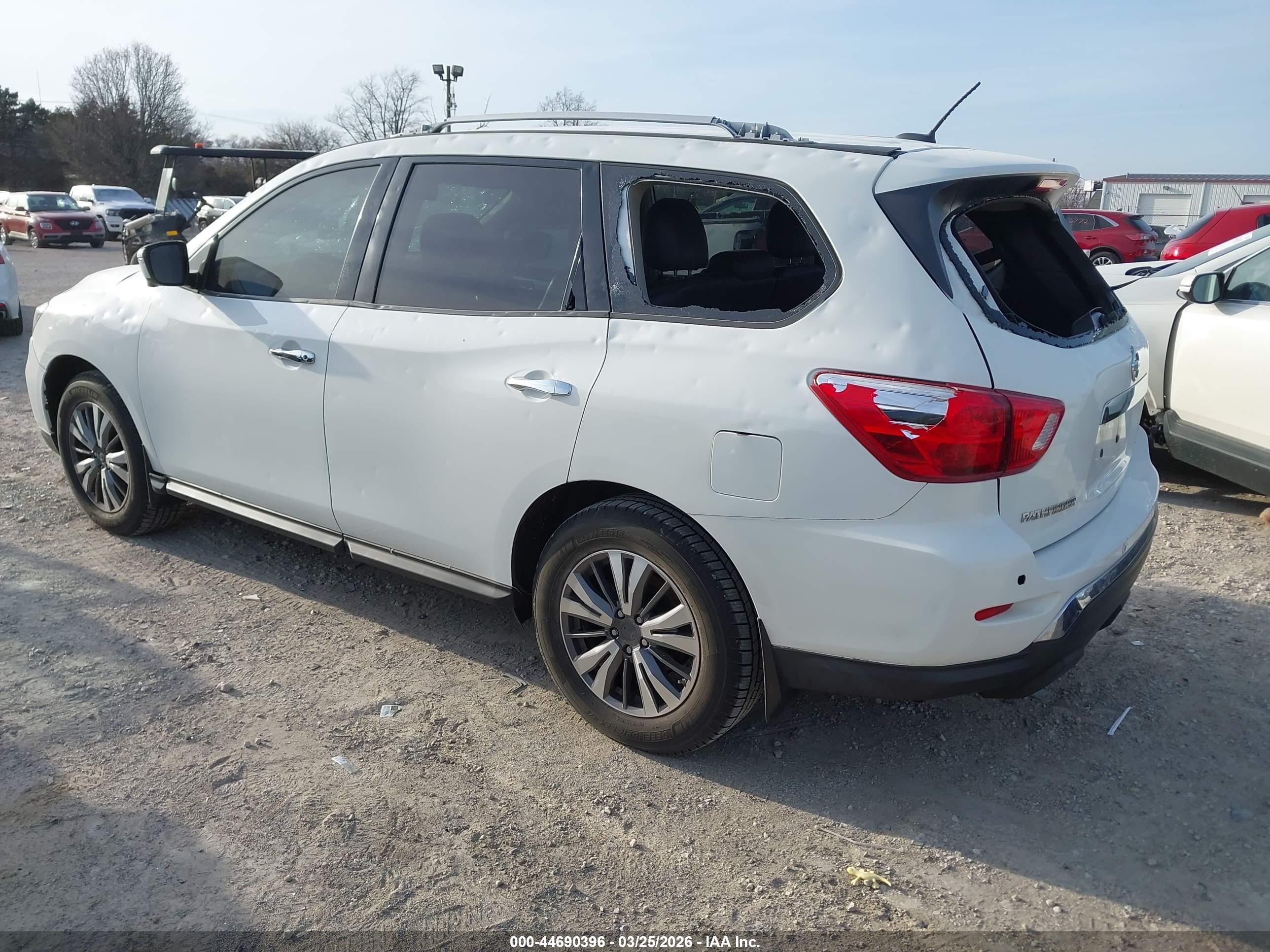 NISSAN PATHFINDER image 3