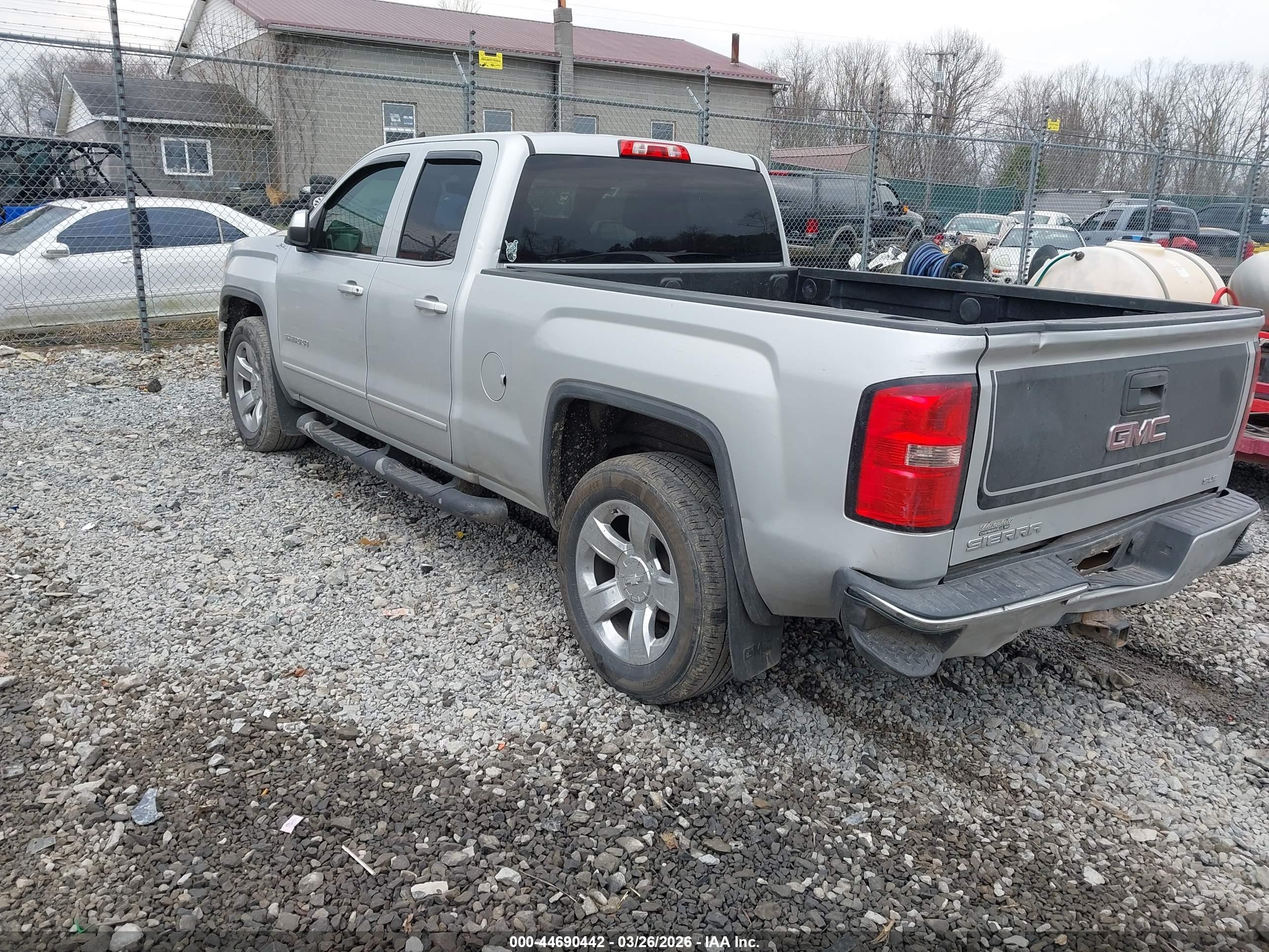 GMC SIERRA image 3