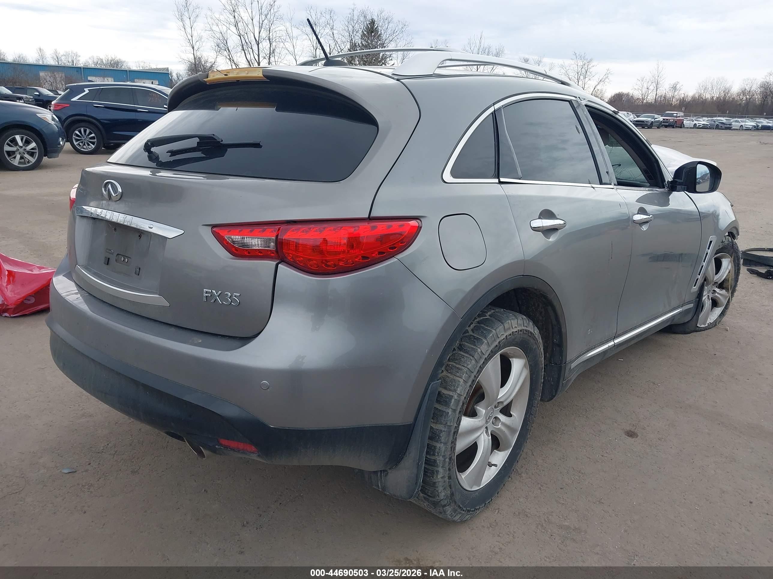 INFINITI FX35 image 4