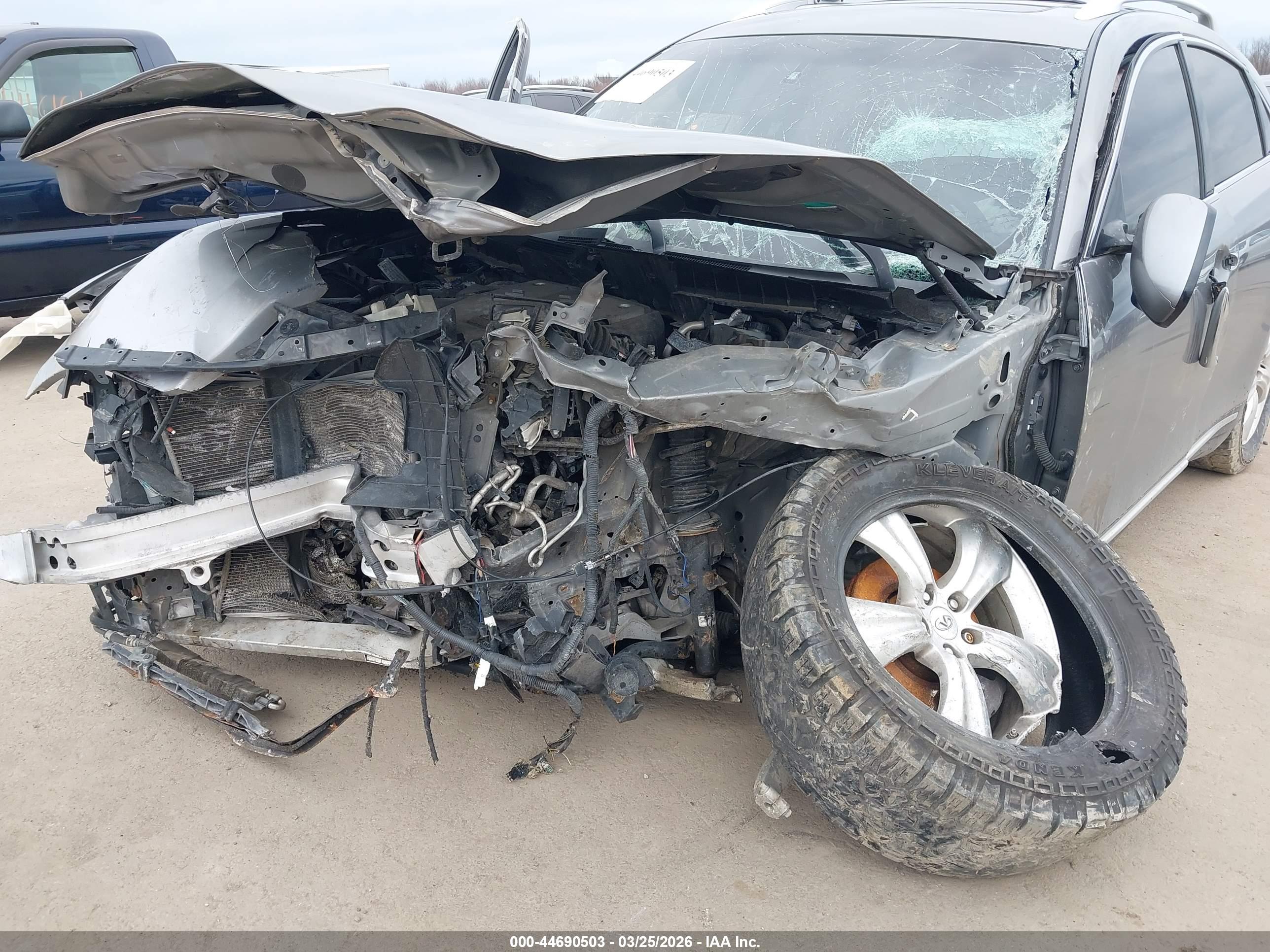 INFINITI FX35 image 6