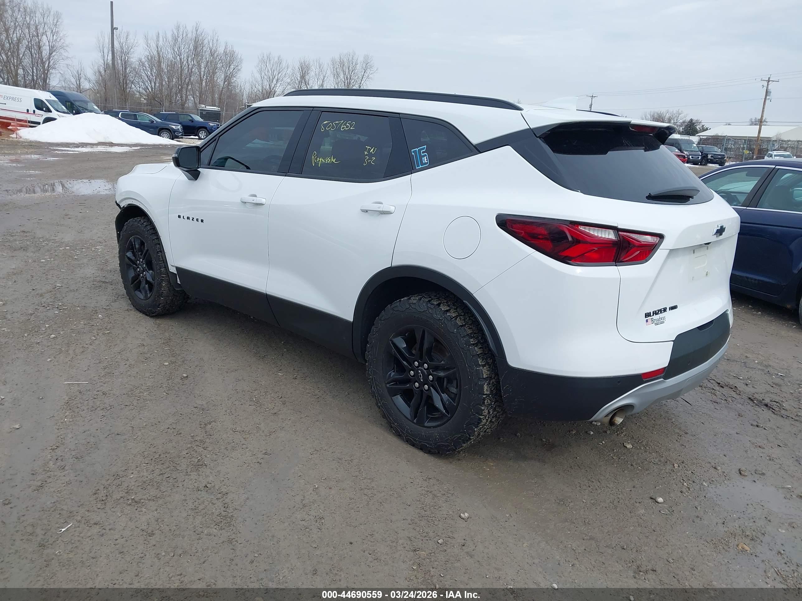 CHEVROLET BLAZER image 3