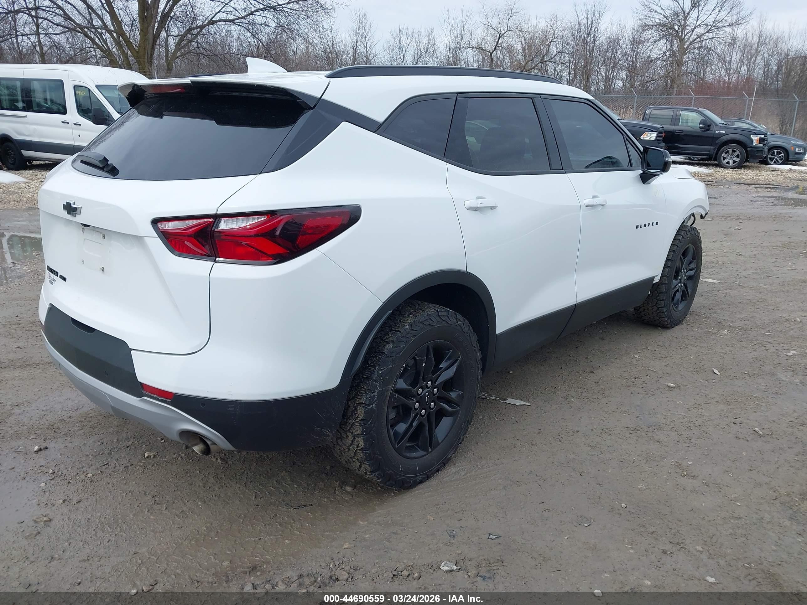 CHEVROLET BLAZER image 4