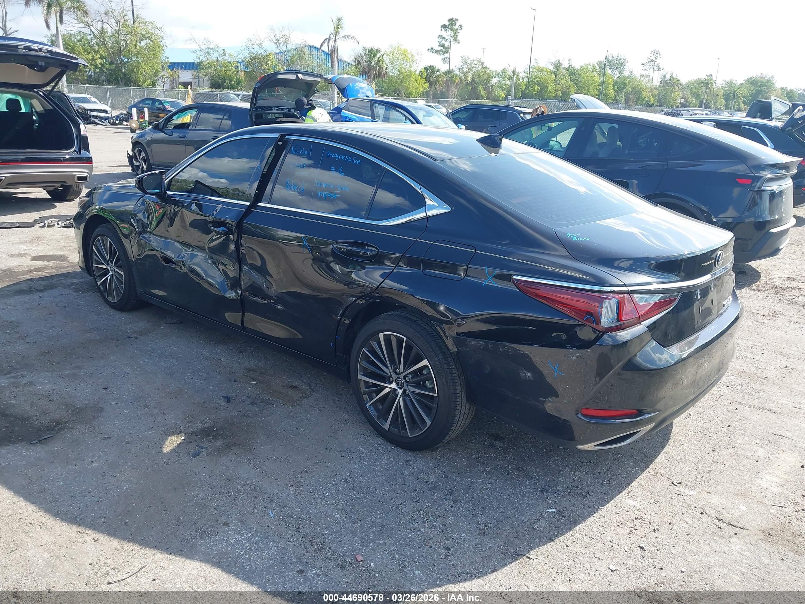 LEXUS ES image 3