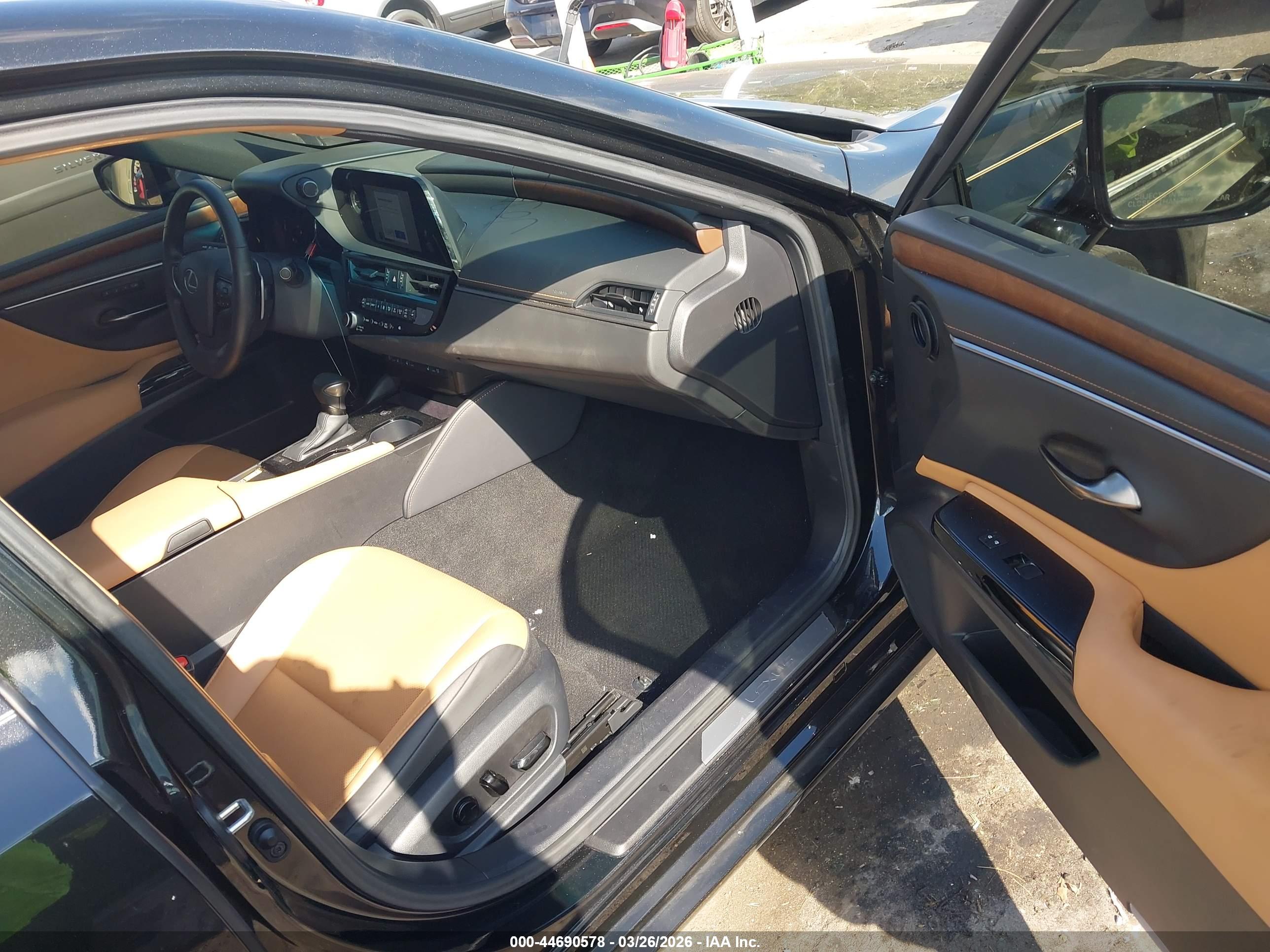 LEXUS ES image 5