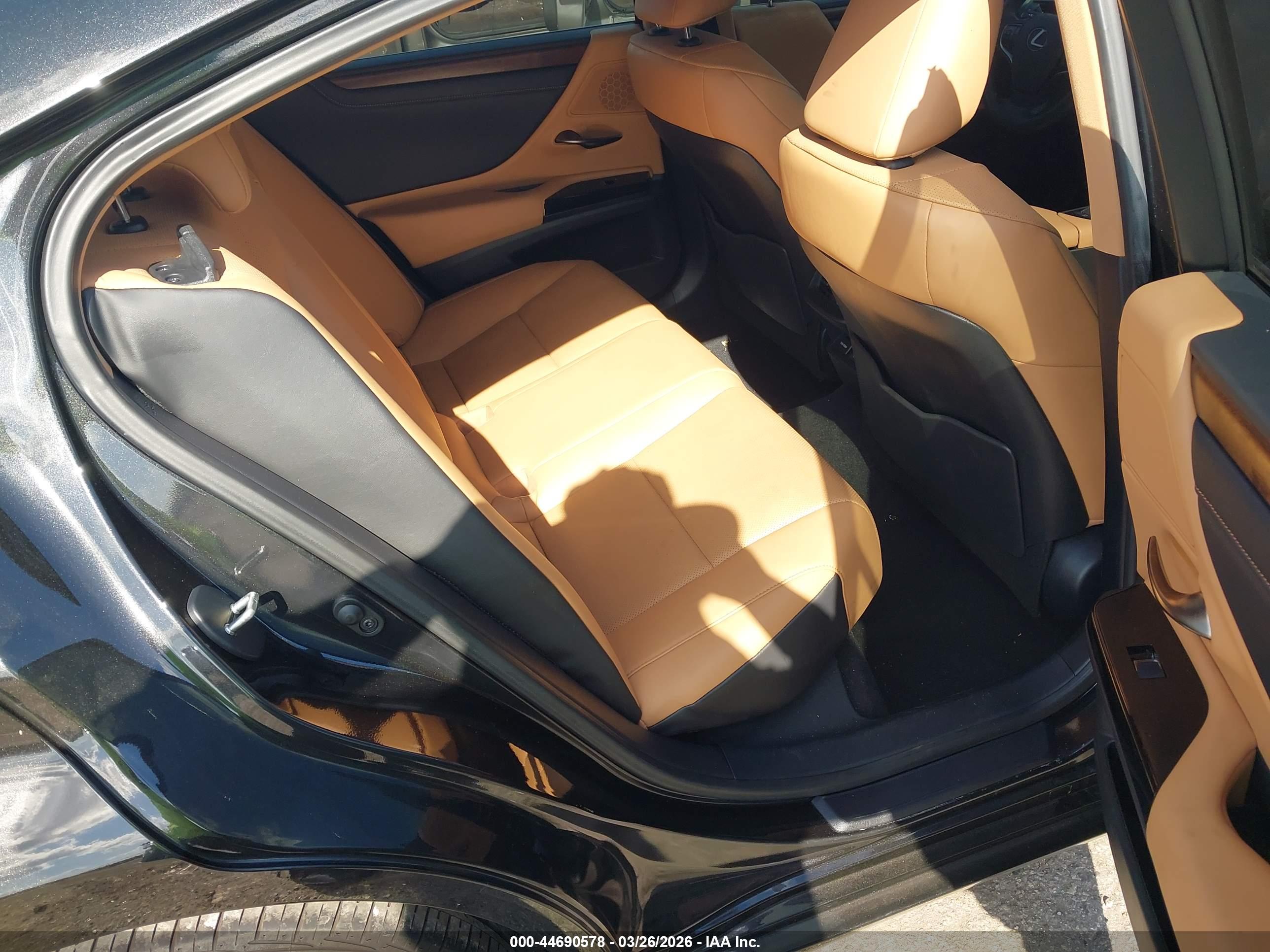 LEXUS ES image 8