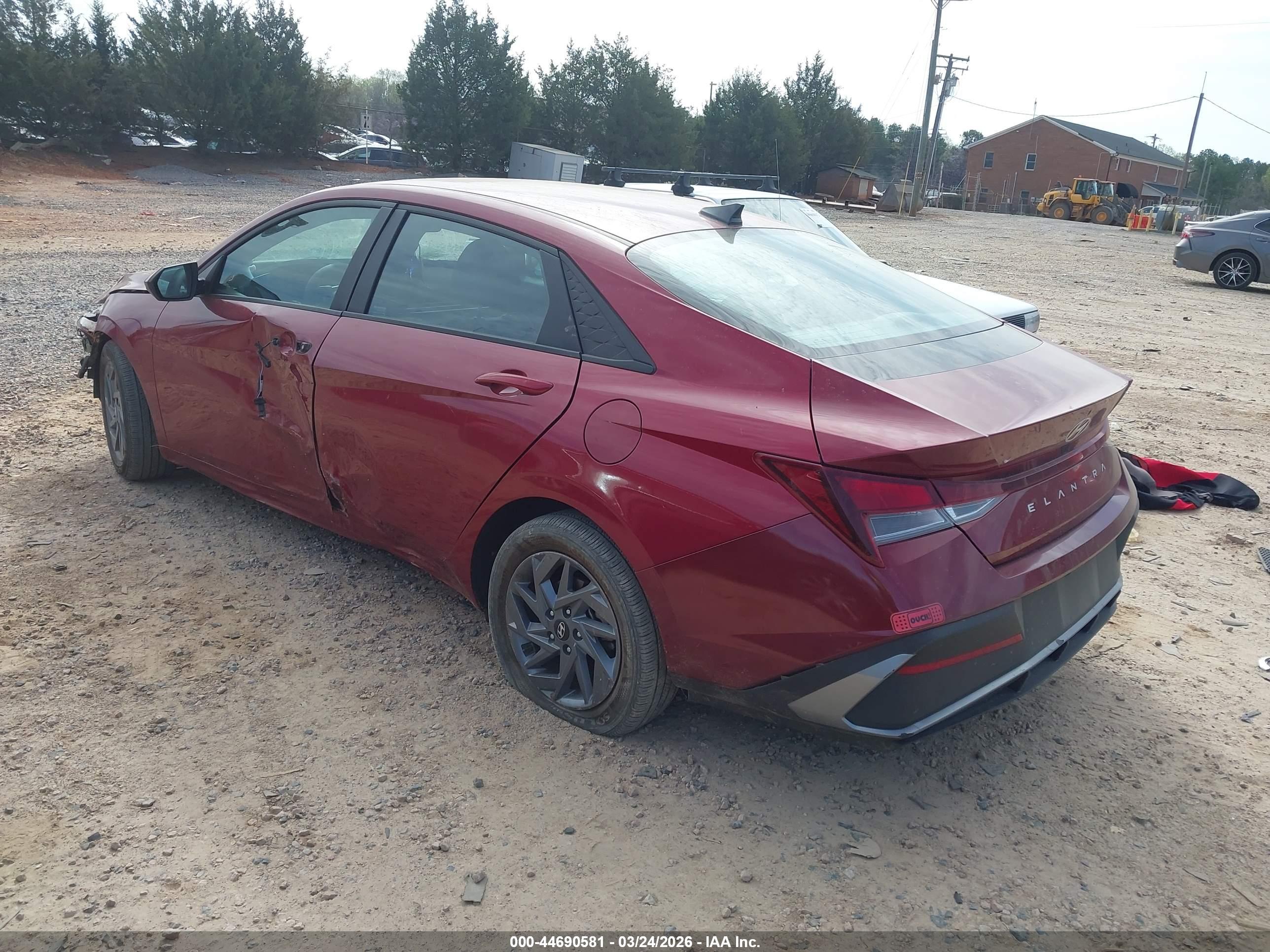 HYUNDAI ELANTRA image 3