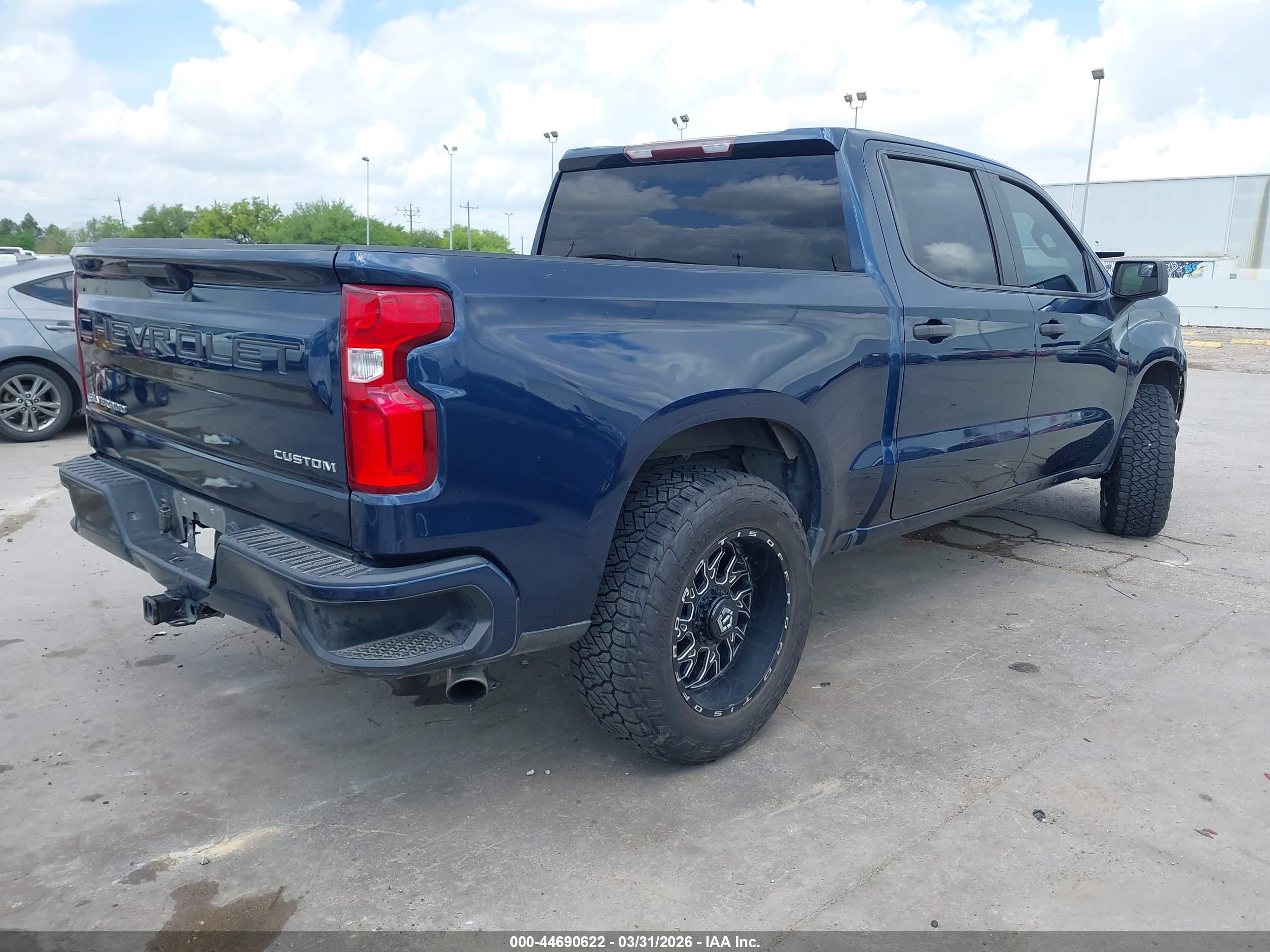 CHEVROLET SILVERADO image 4