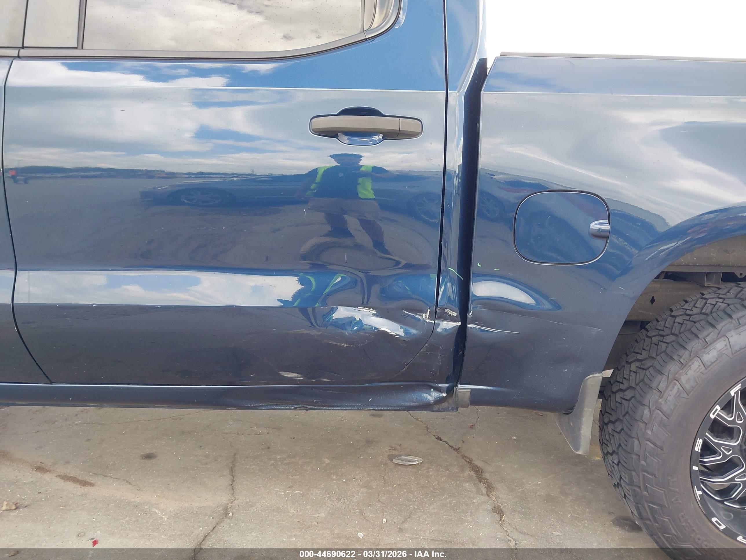 CHEVROLET SILVERADO image 6