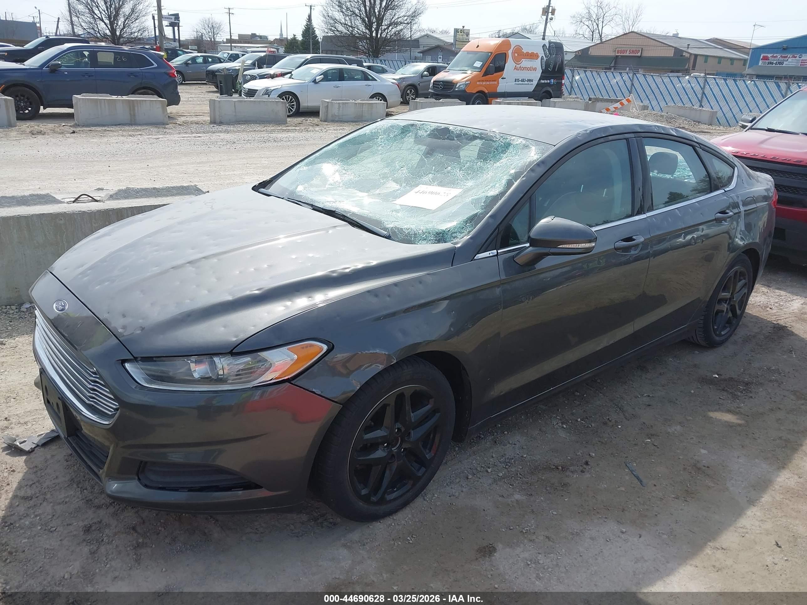 FORD FUSION image 2