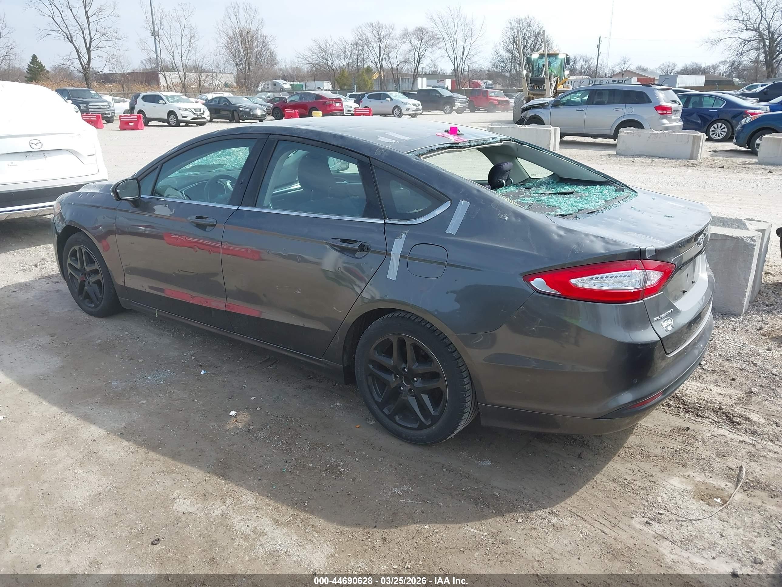 FORD FUSION image 3