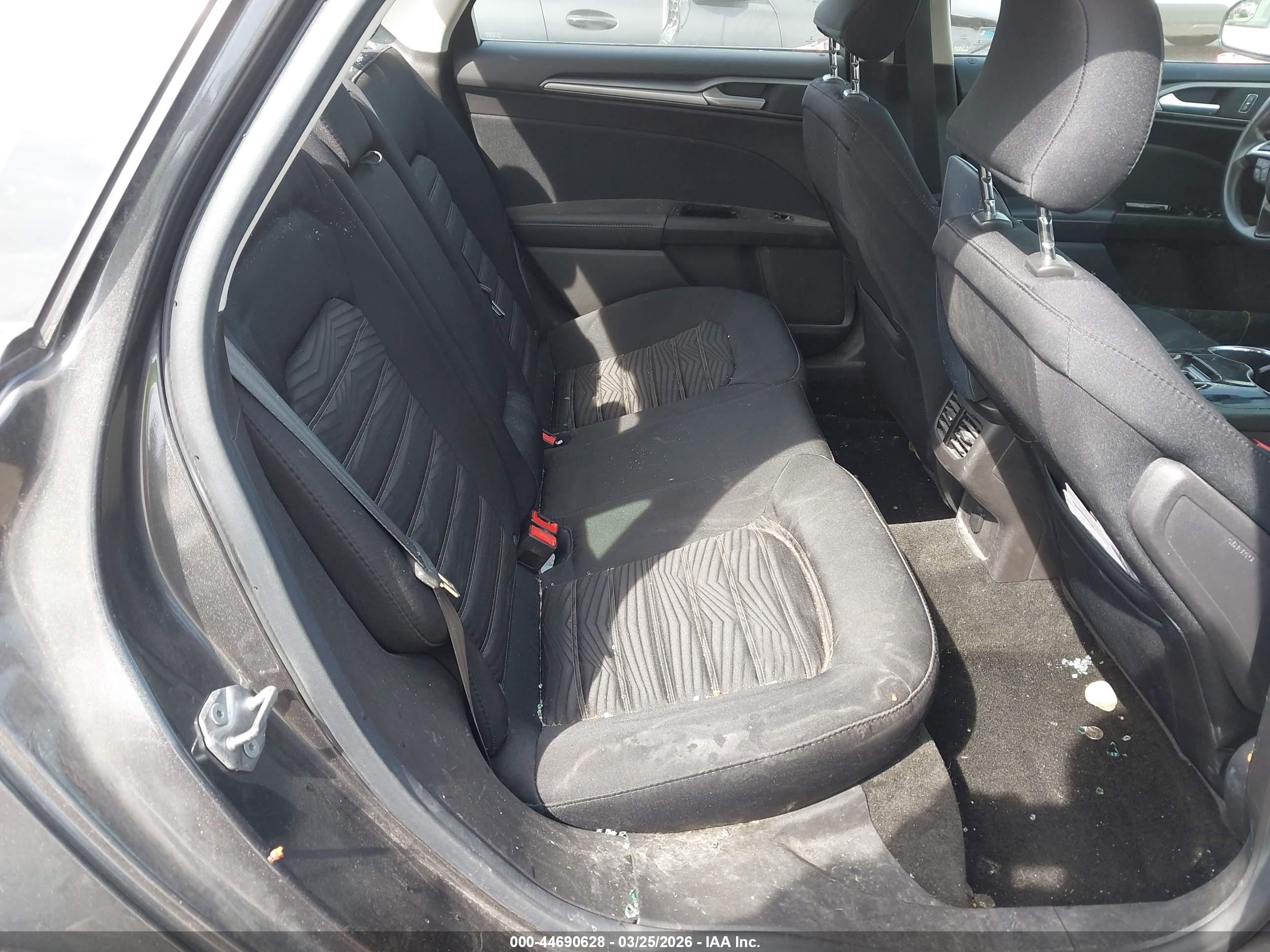 FORD FUSION image 8
