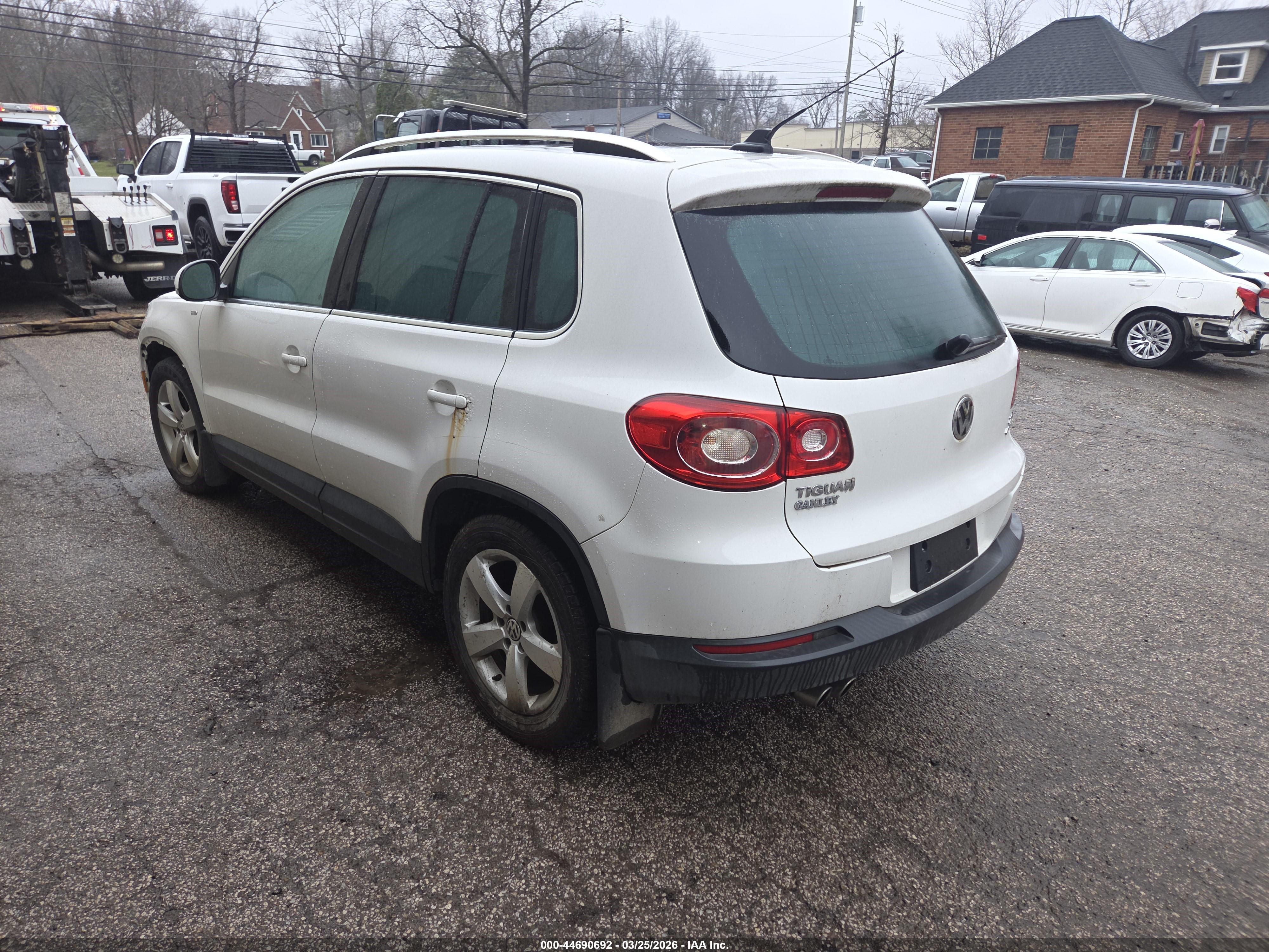 VOLKSWAGEN TIGUAN image 3