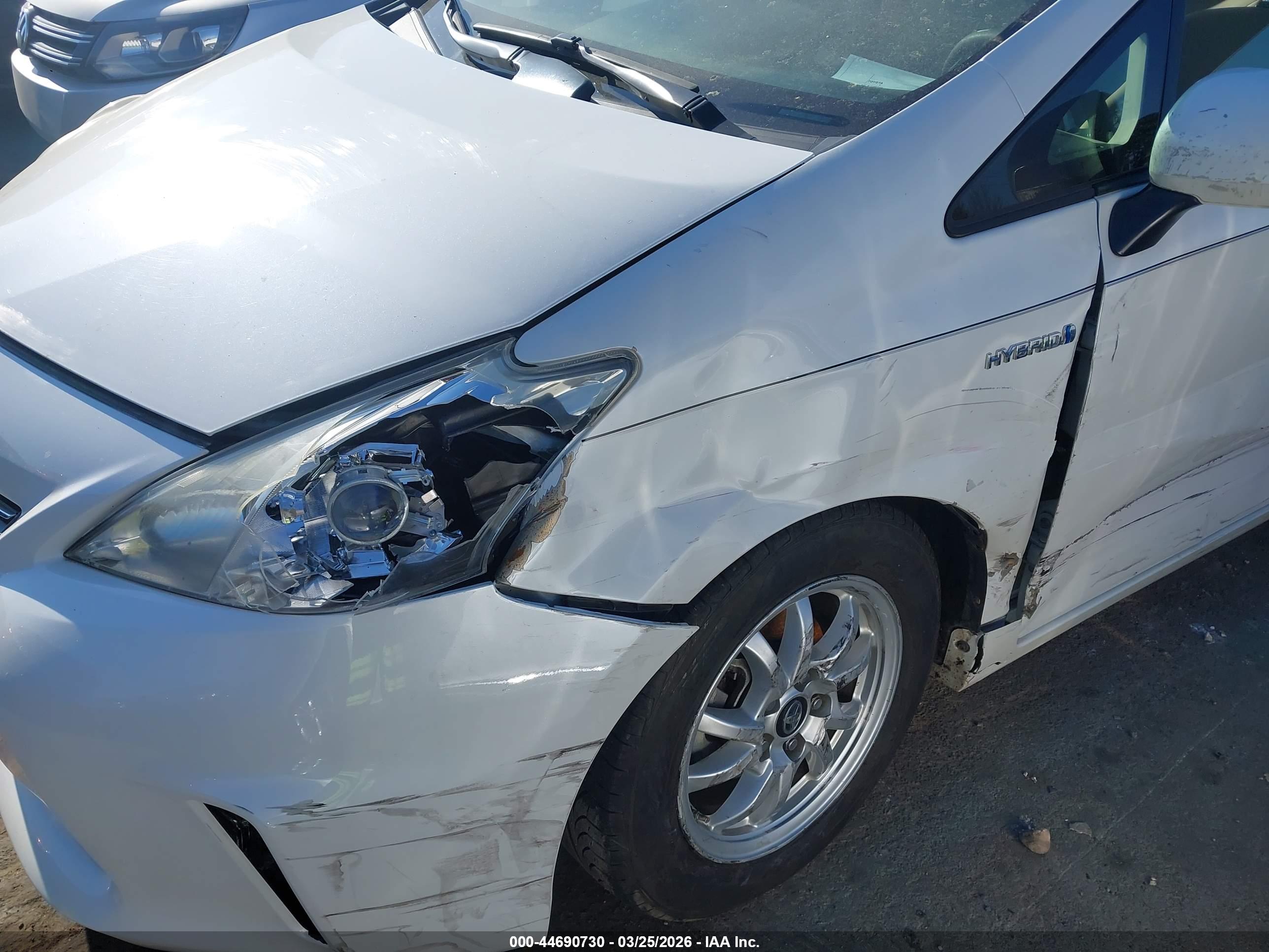 TOYOTA PRIUS image 6