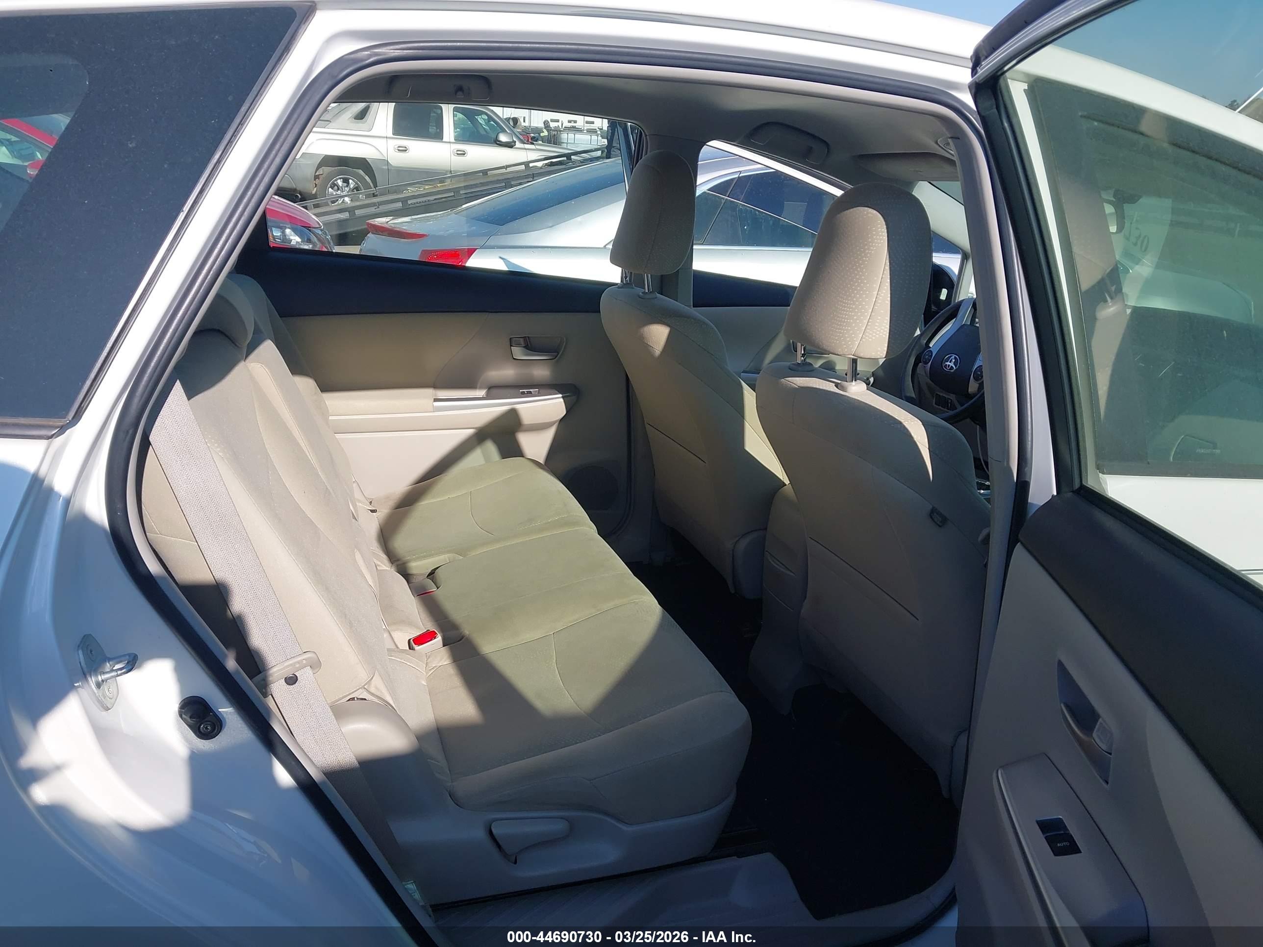 TOYOTA PRIUS image 8