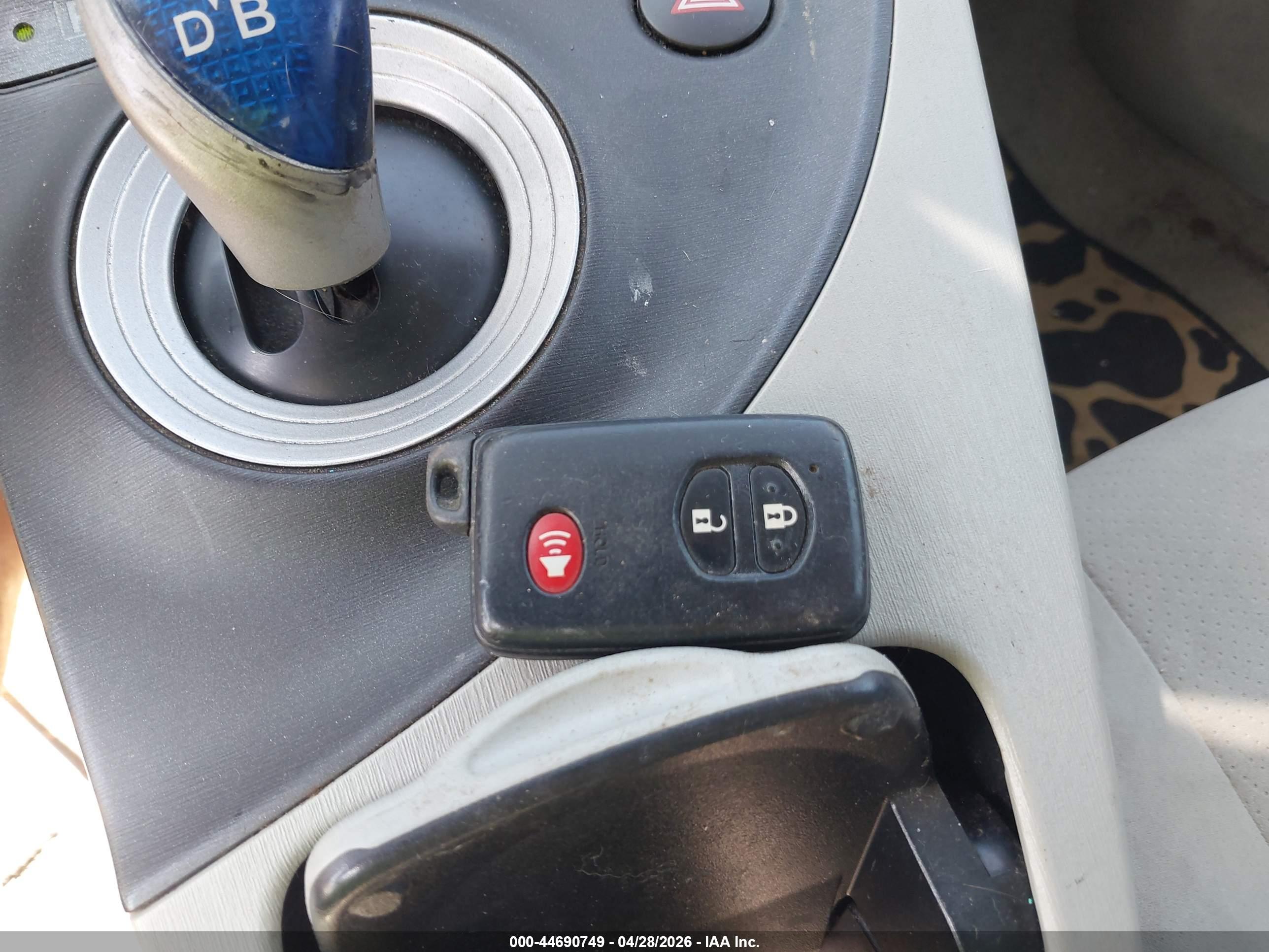 TOYOTA PRIUS image 11
