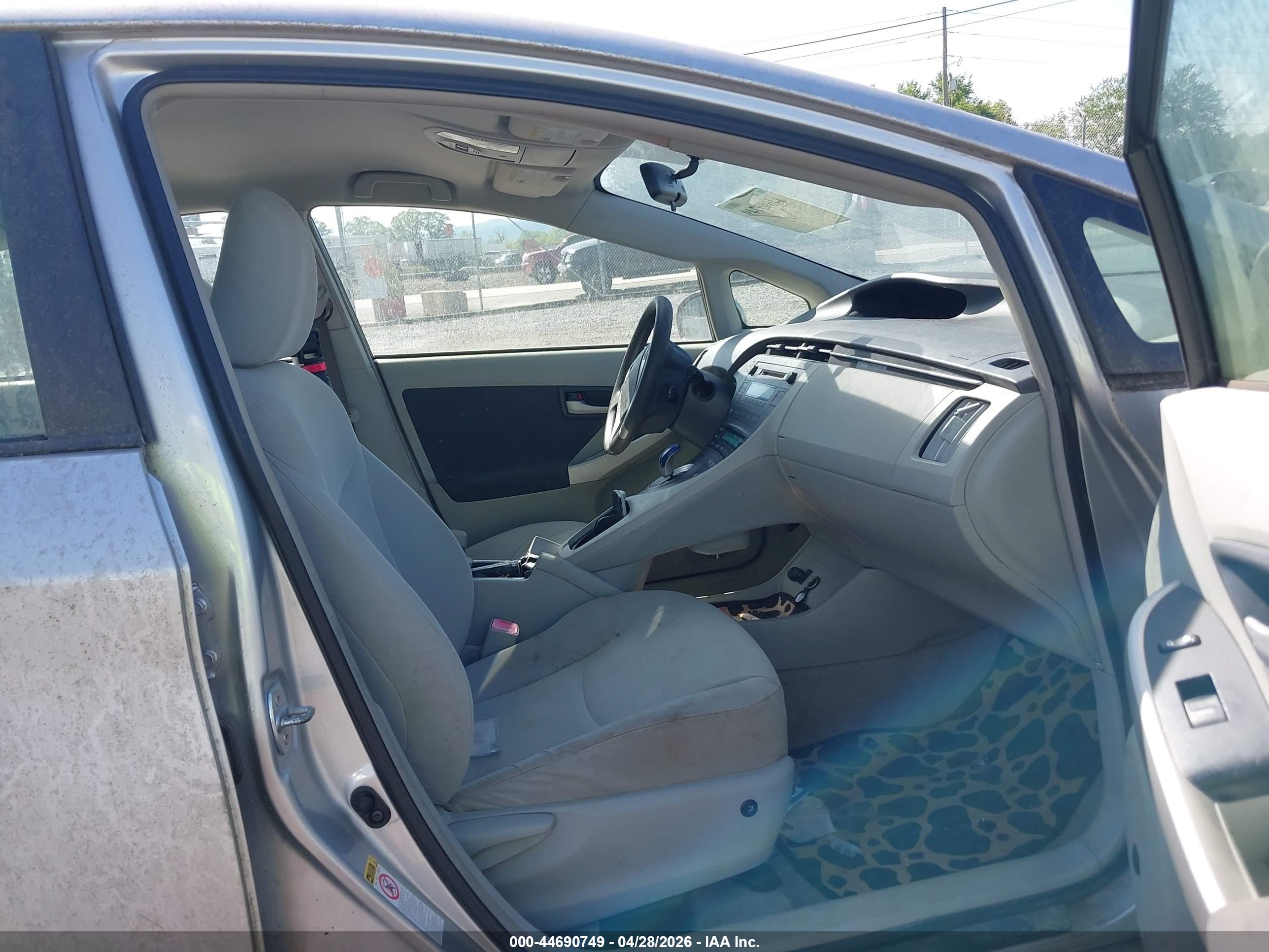 TOYOTA PRIUS image 5