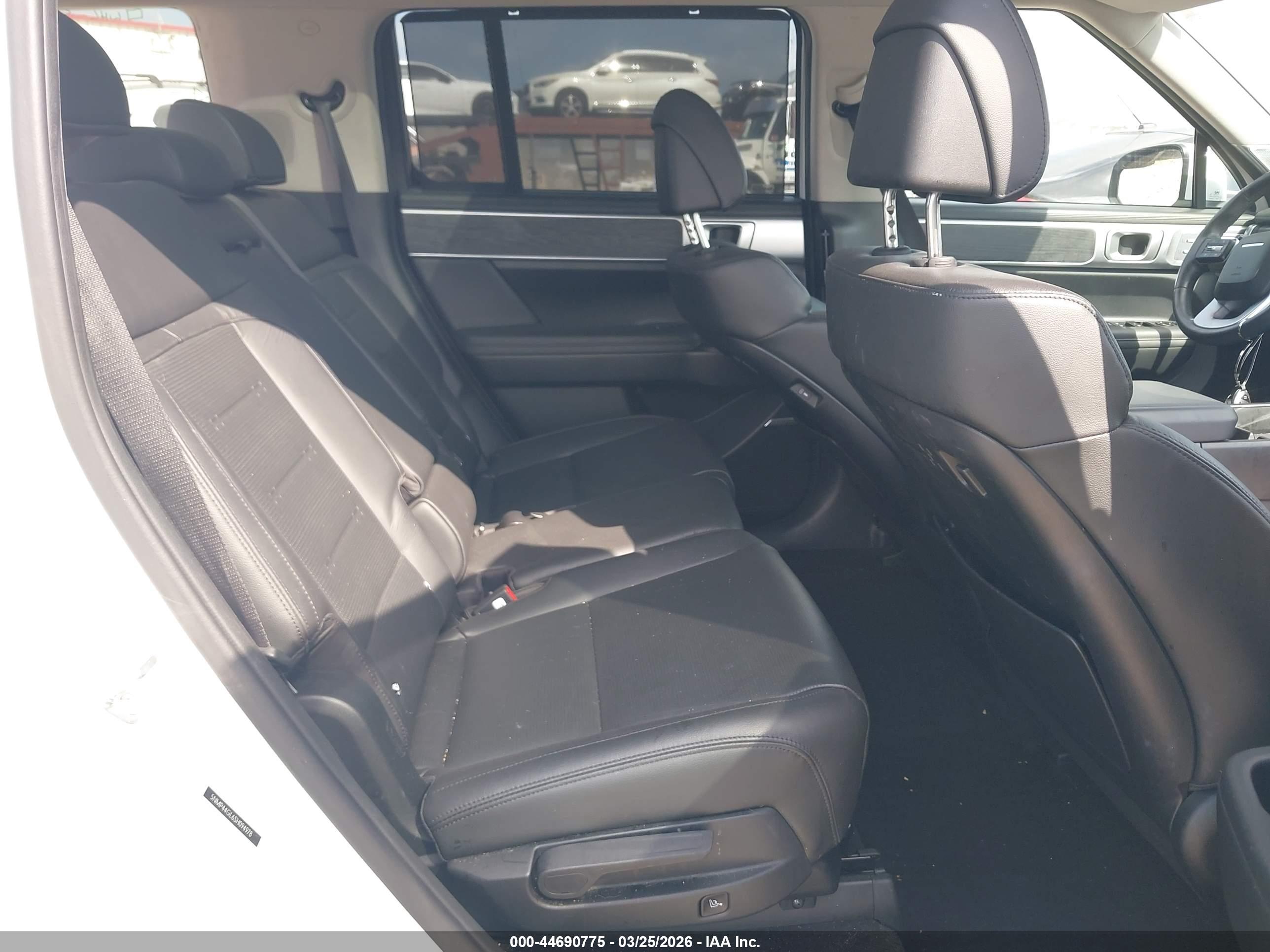 HYUNDAI SANTA image 8