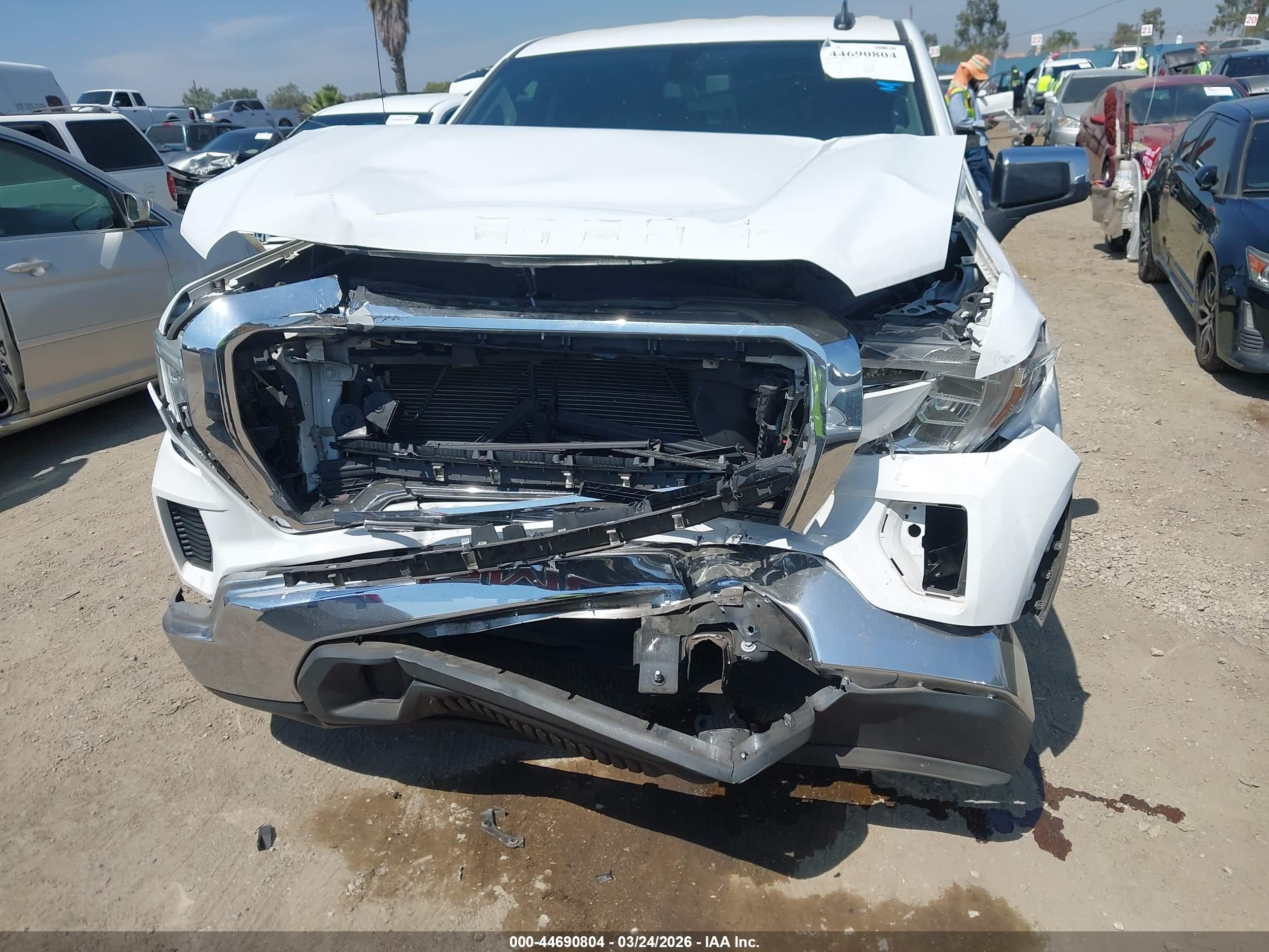 GMC SIERRA image 6