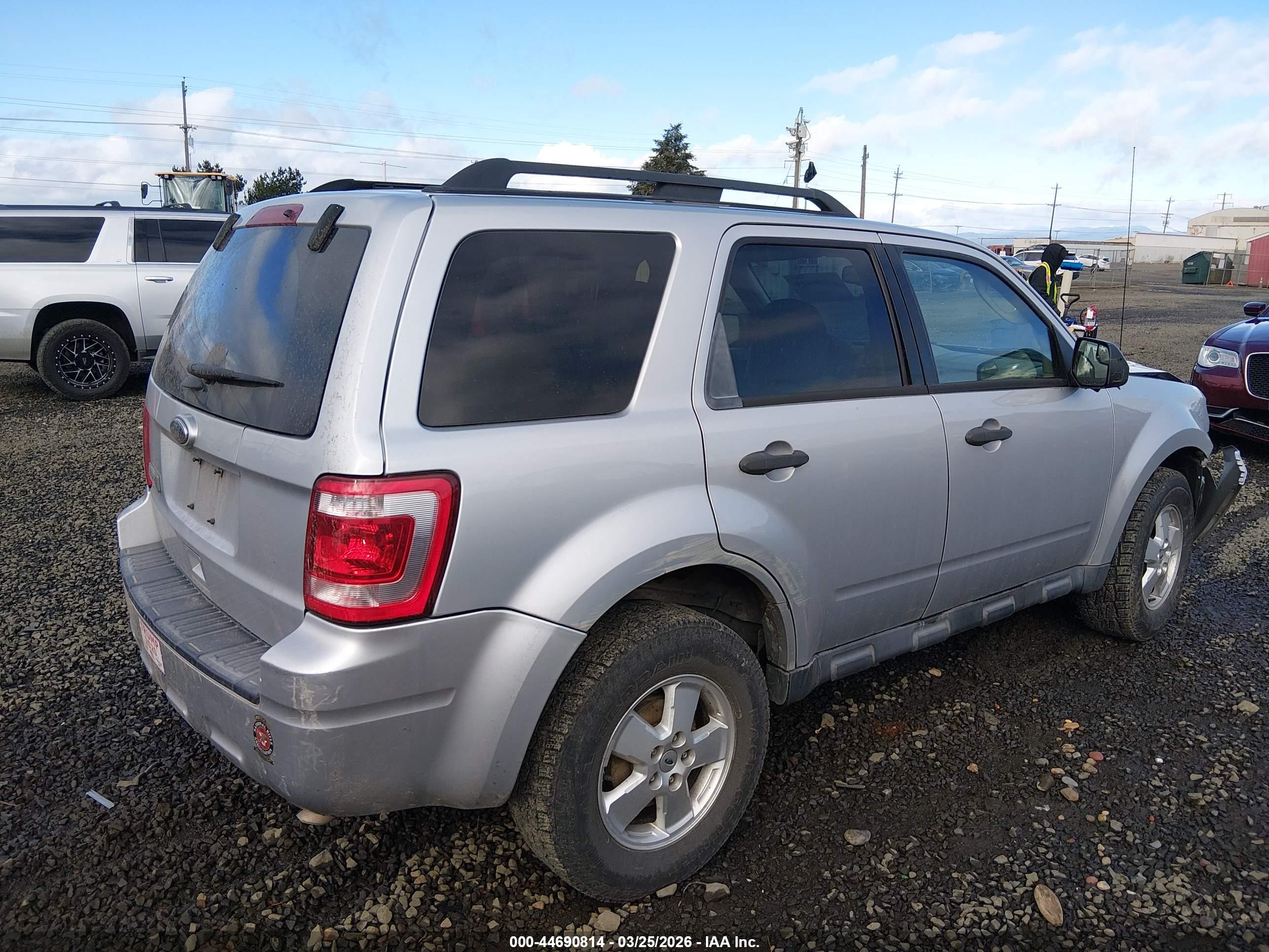 FORD ESCAPE image 4
