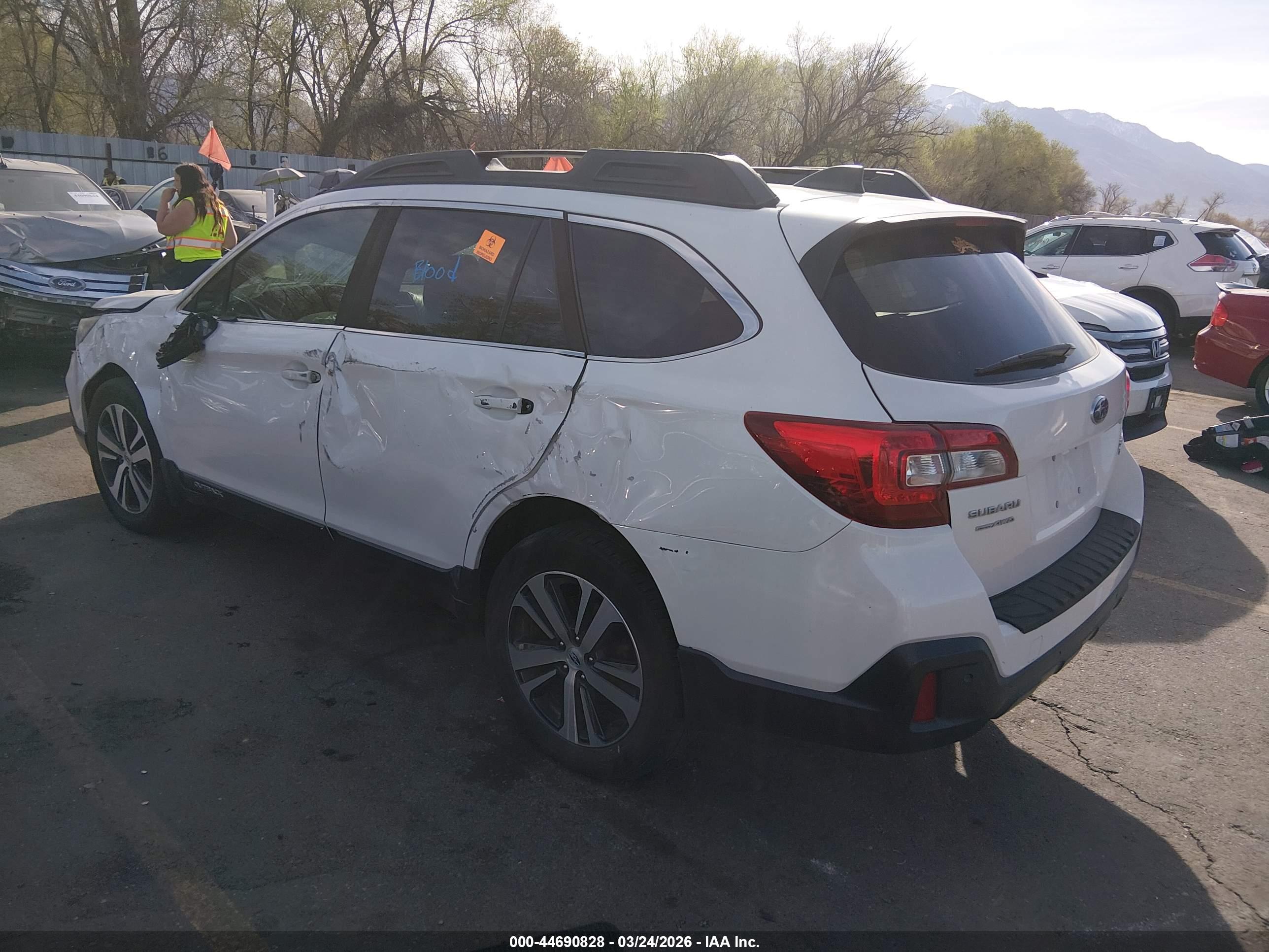 SUBARU OUTBACK image 3