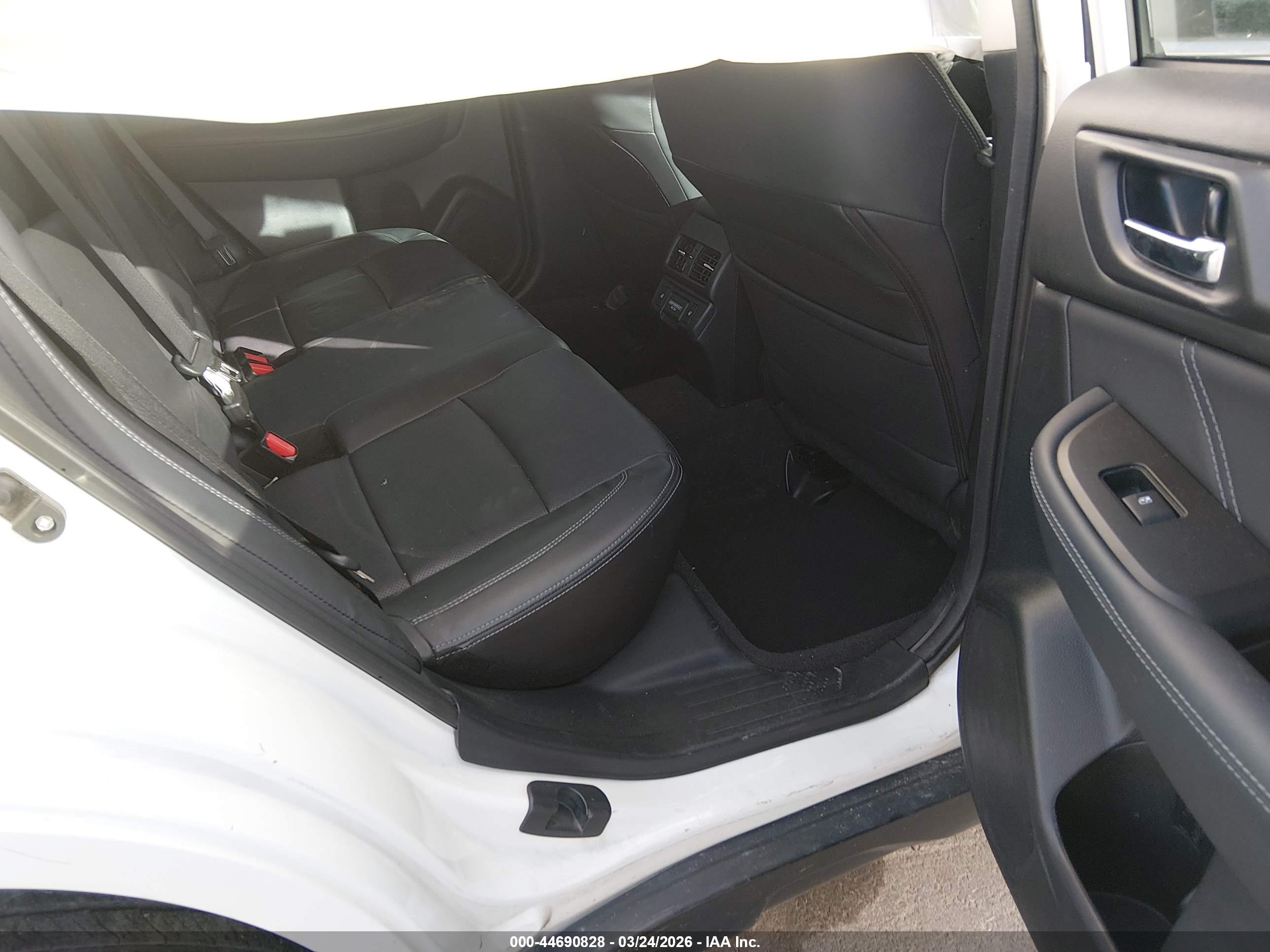 SUBARU OUTBACK image 8