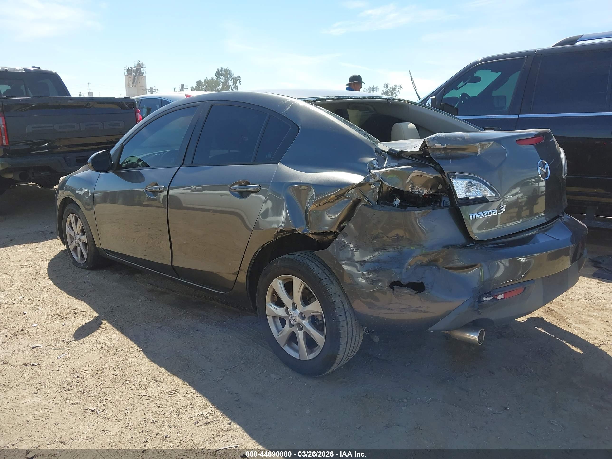 MAZDA MAZDA3 image 3